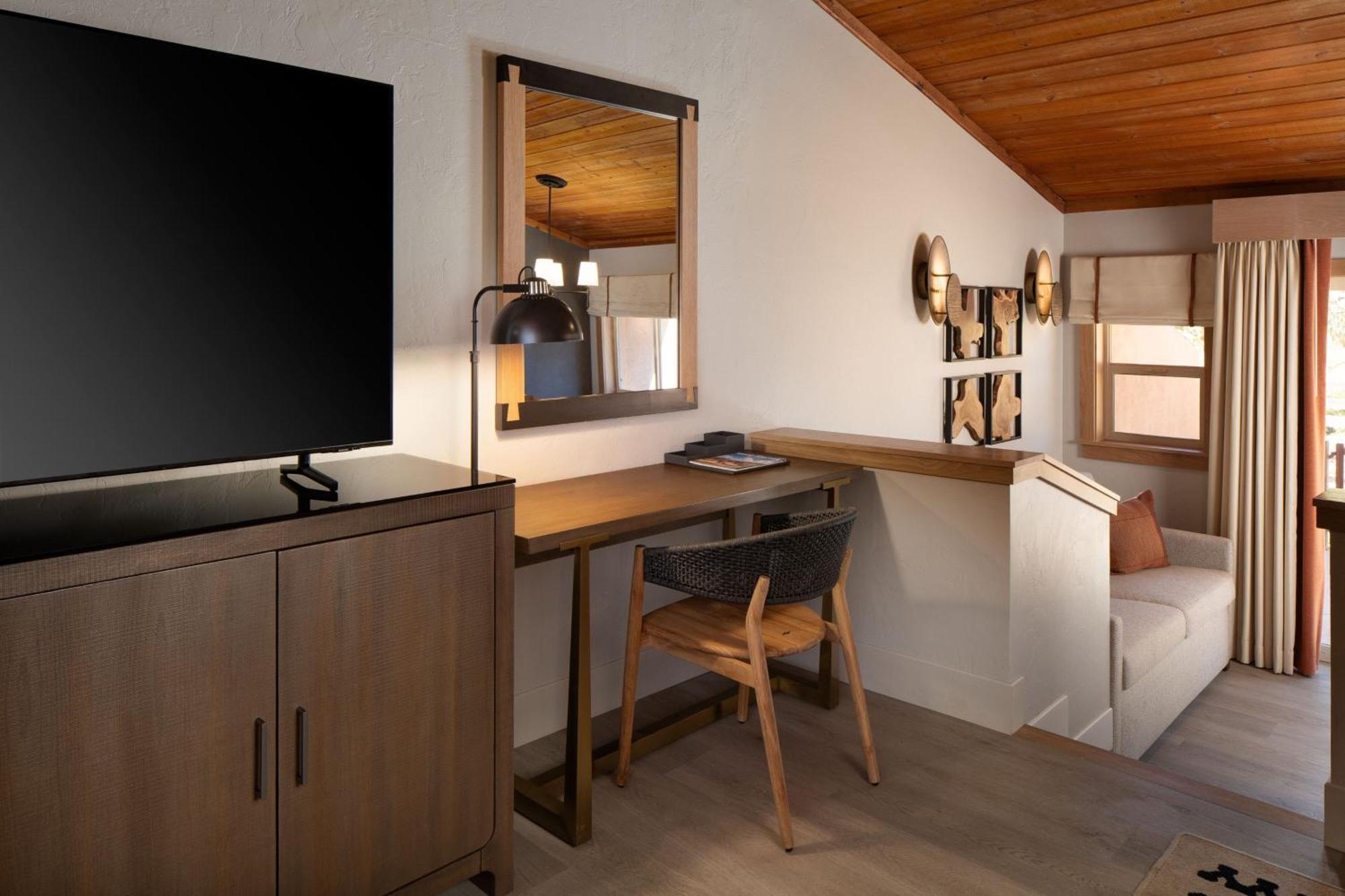 Creekside Queen Suite with Two Queen Beds and Sofa Bed