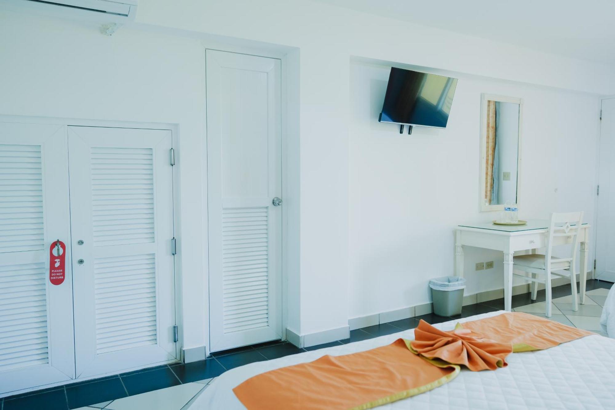 OCEANFRONT ACCESSIBLE 2 QUEEN BEDS WITH TERRACE