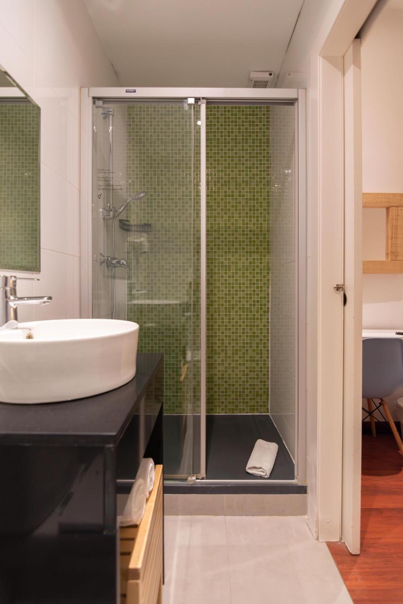 Bed in 8-Bed Female Dormitory Room Ensuite