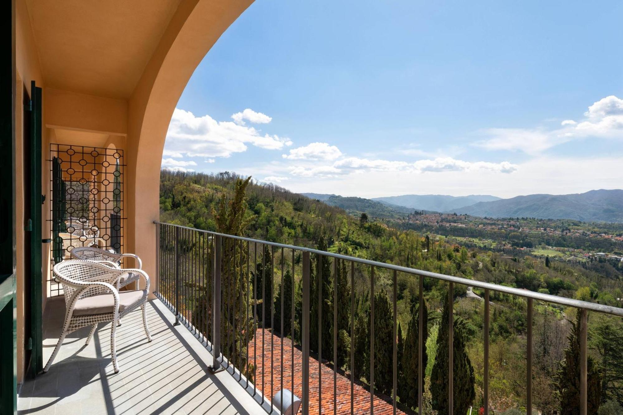 Balcony Deluxe Twin Room with View