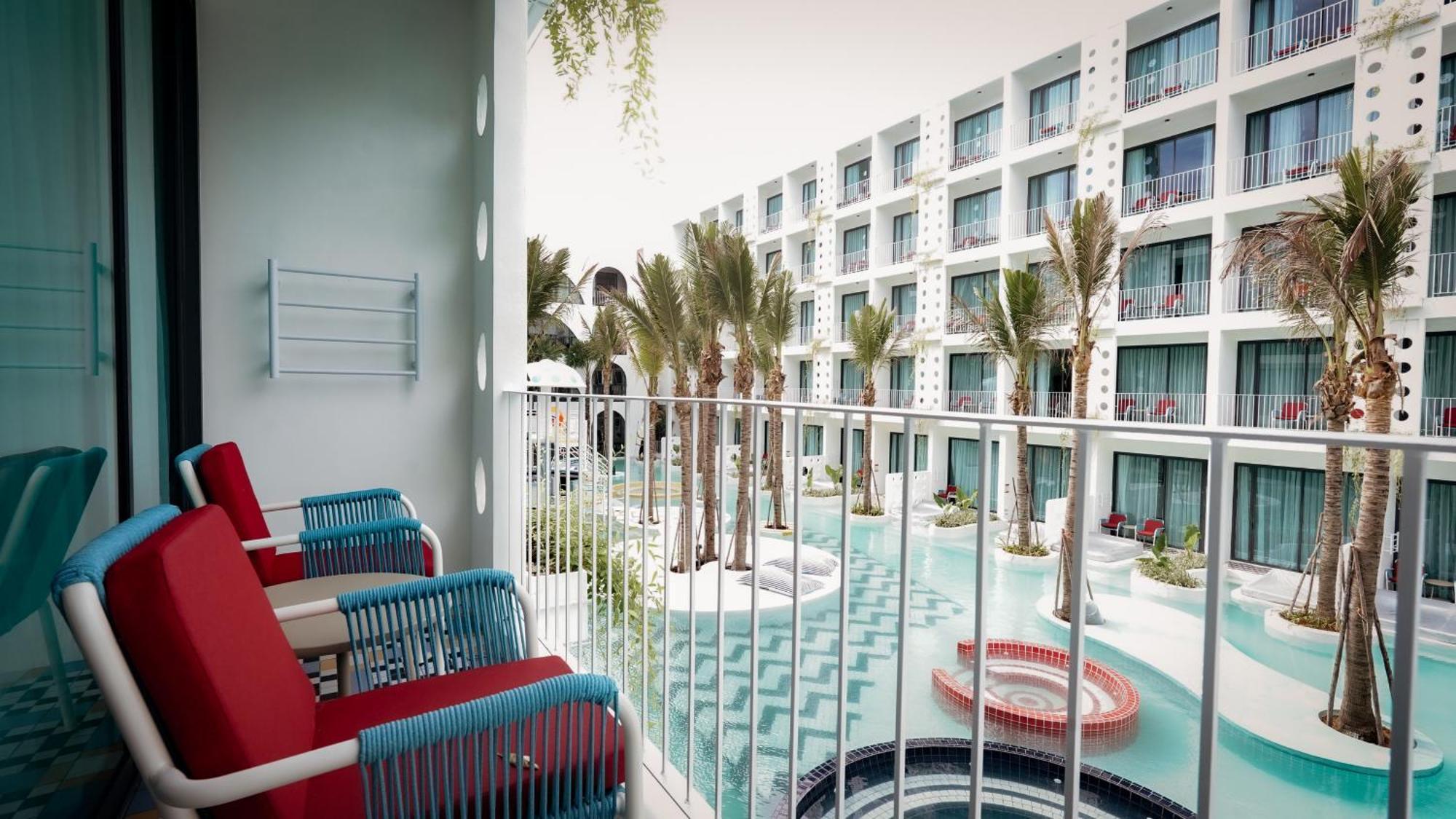Superior Pool View