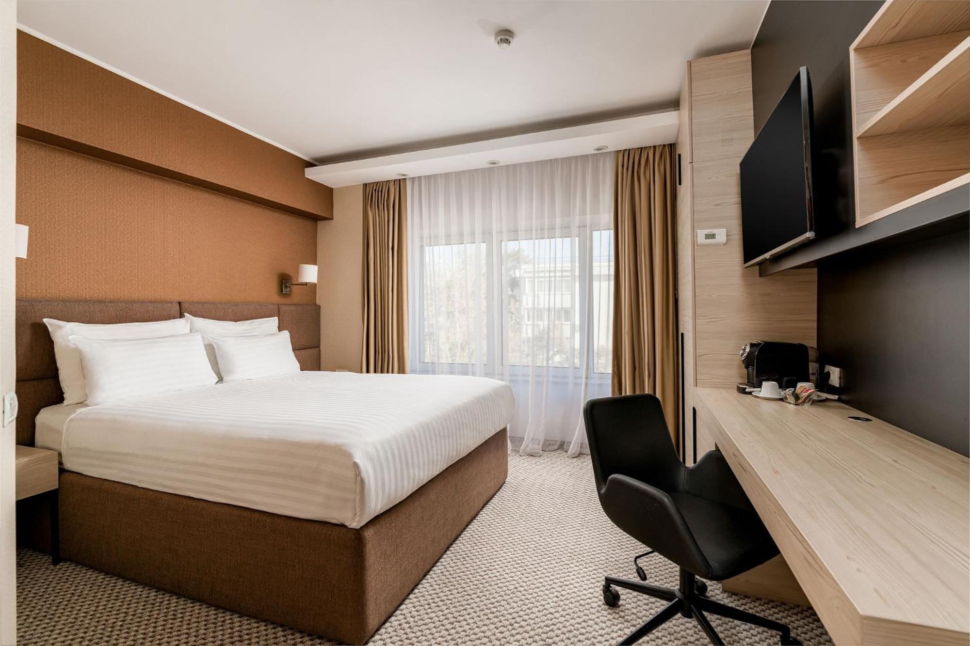 Standard Queen Room