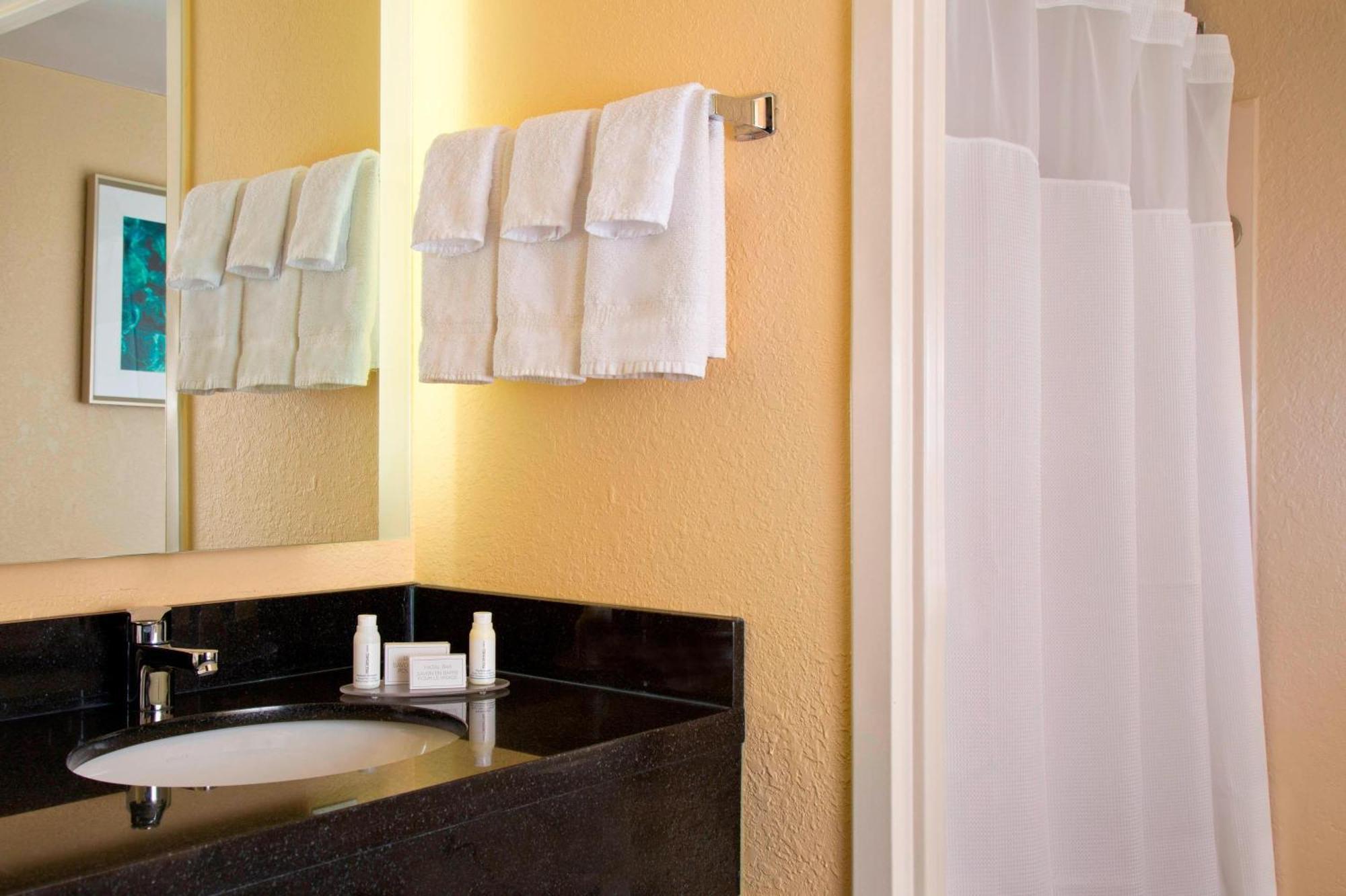 Double Room with Two Double Beds and Adapted Tub - Mobility and Hearing Accessible