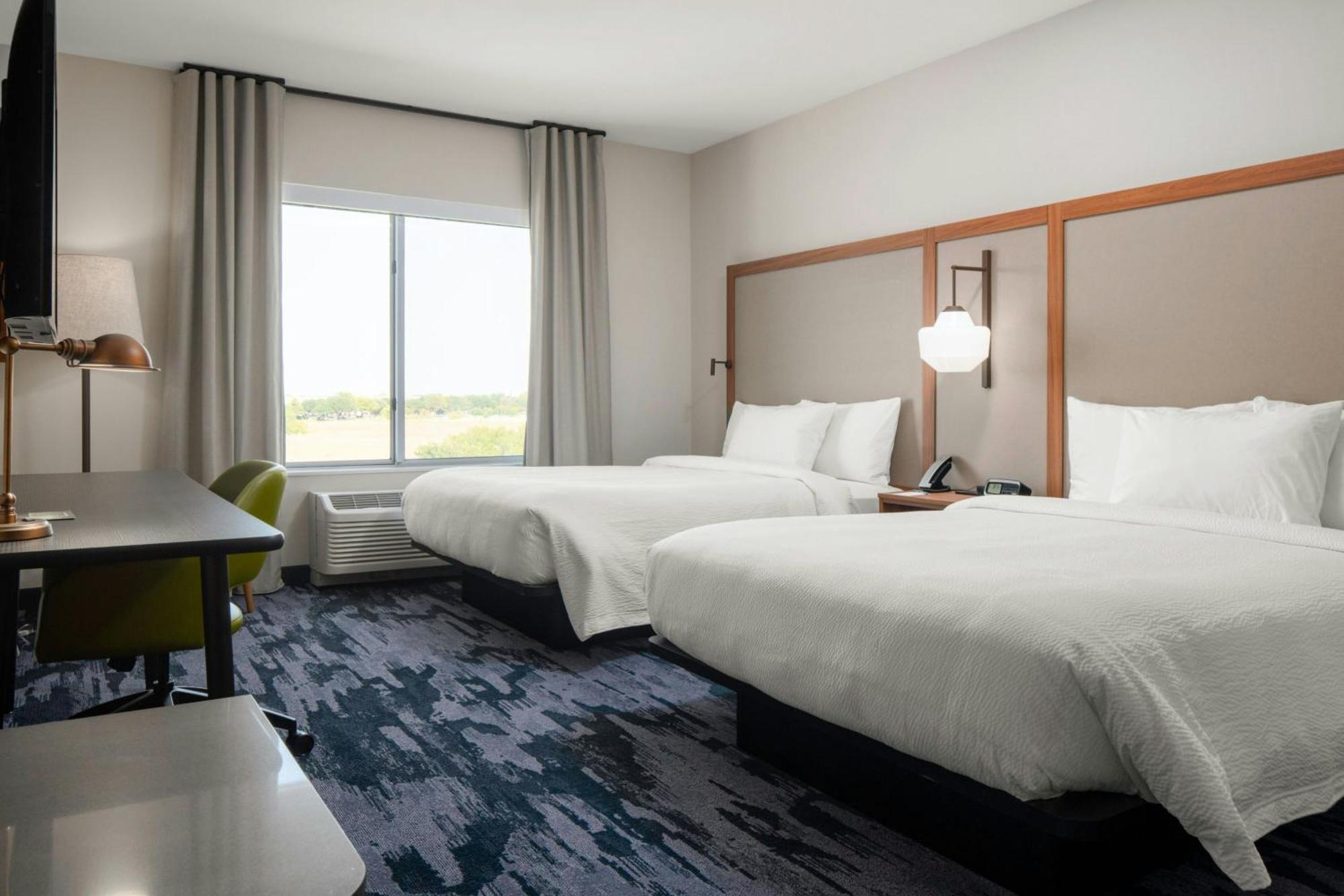 Queen Room with Two Queen Beds - Hearing Accessible