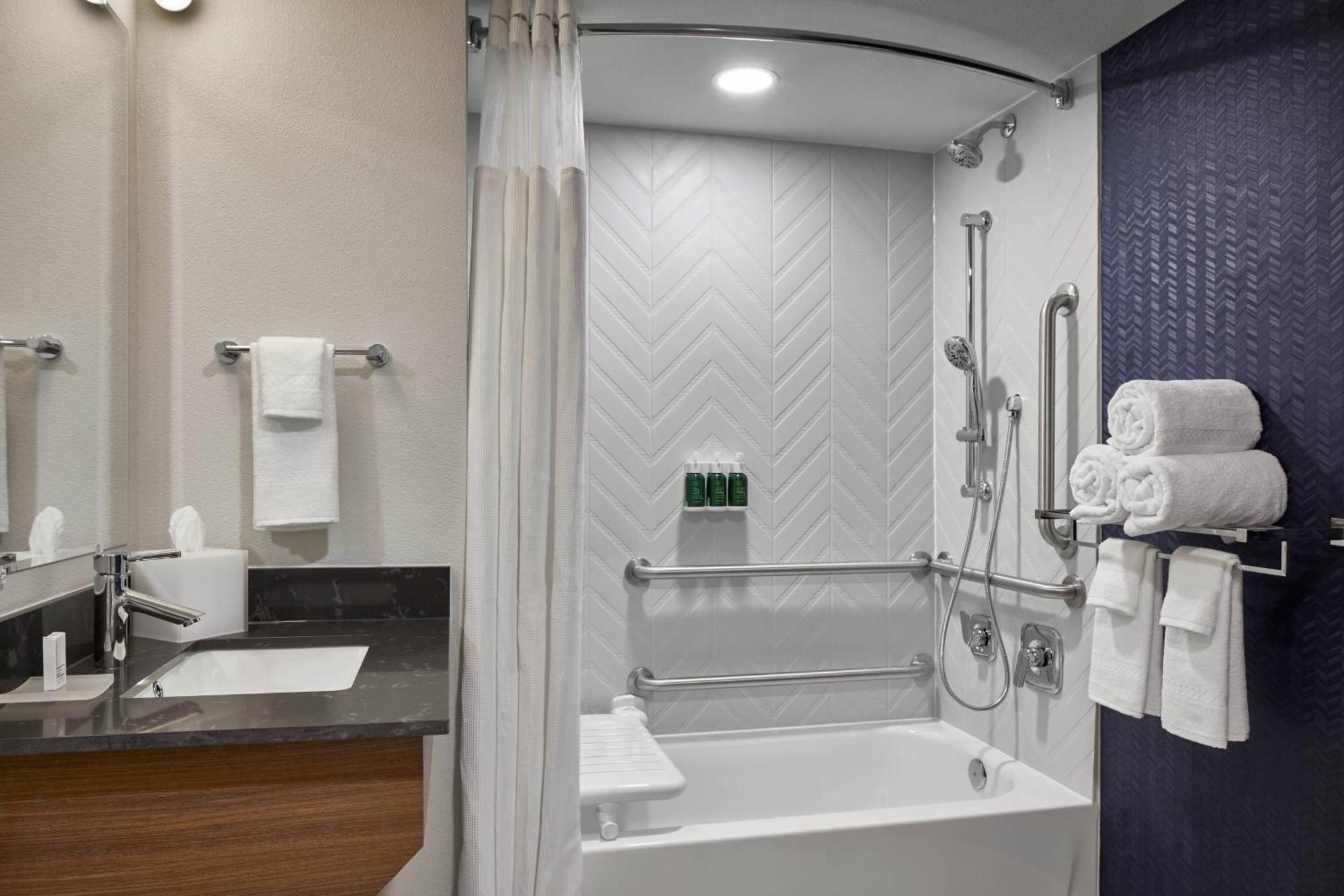 King Room with Bathtub and Transfer Shower - Mobility Access/Hearing Accessible