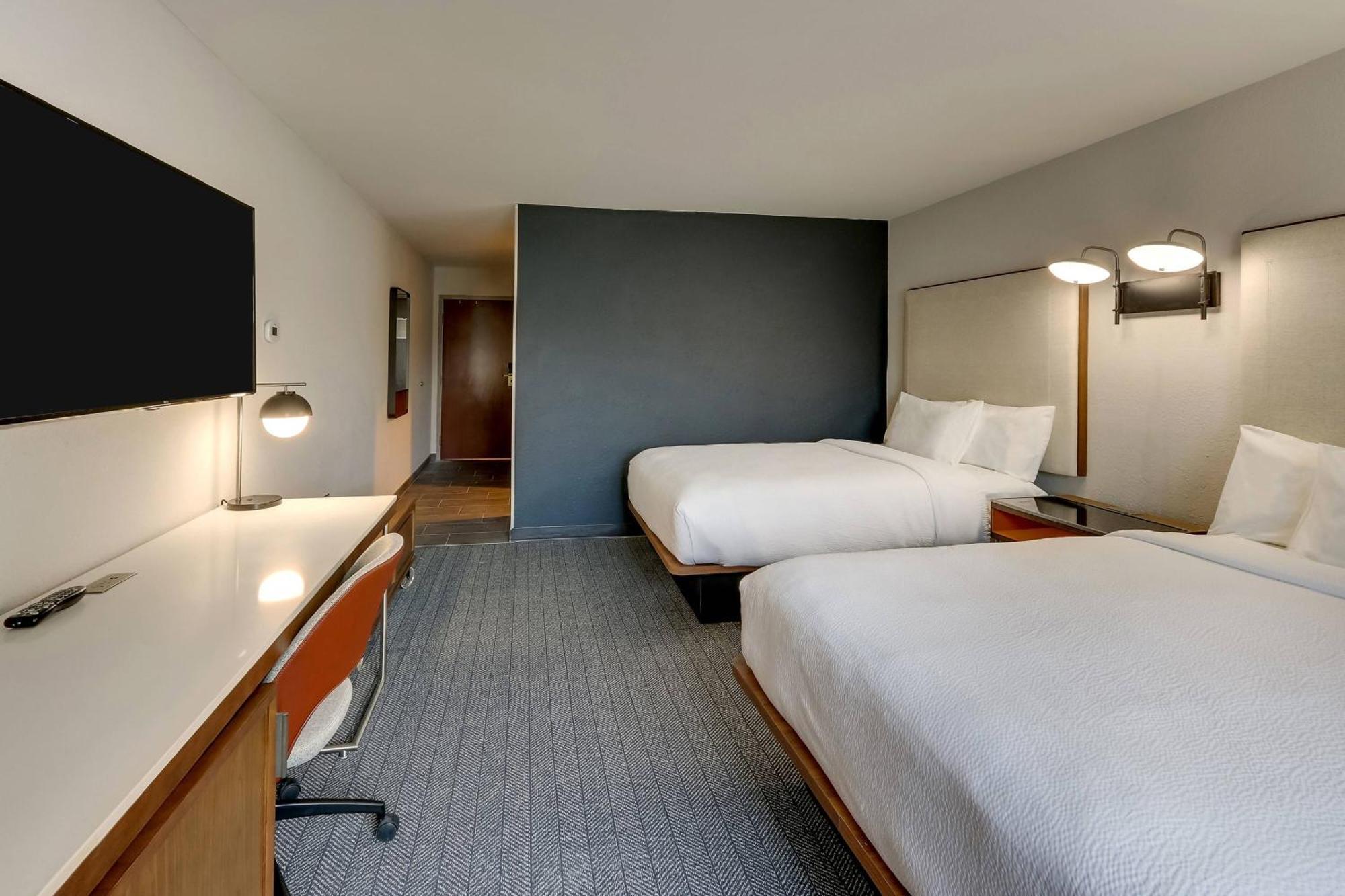 Queen Room with Two Queen Beds - Hearing Accessible