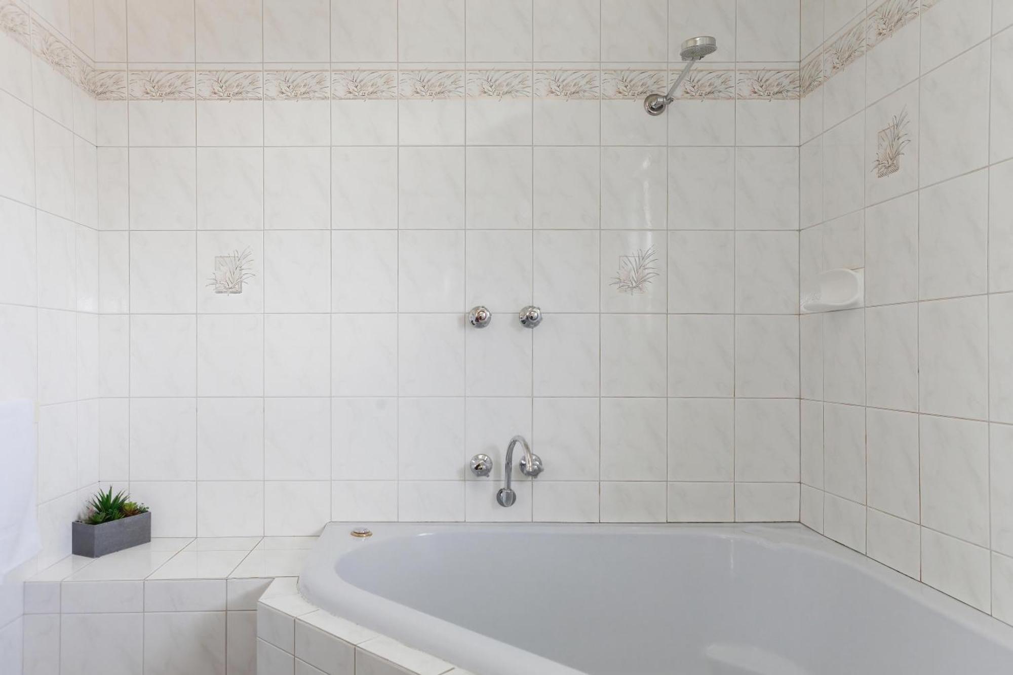 Cabin with Spa Bath