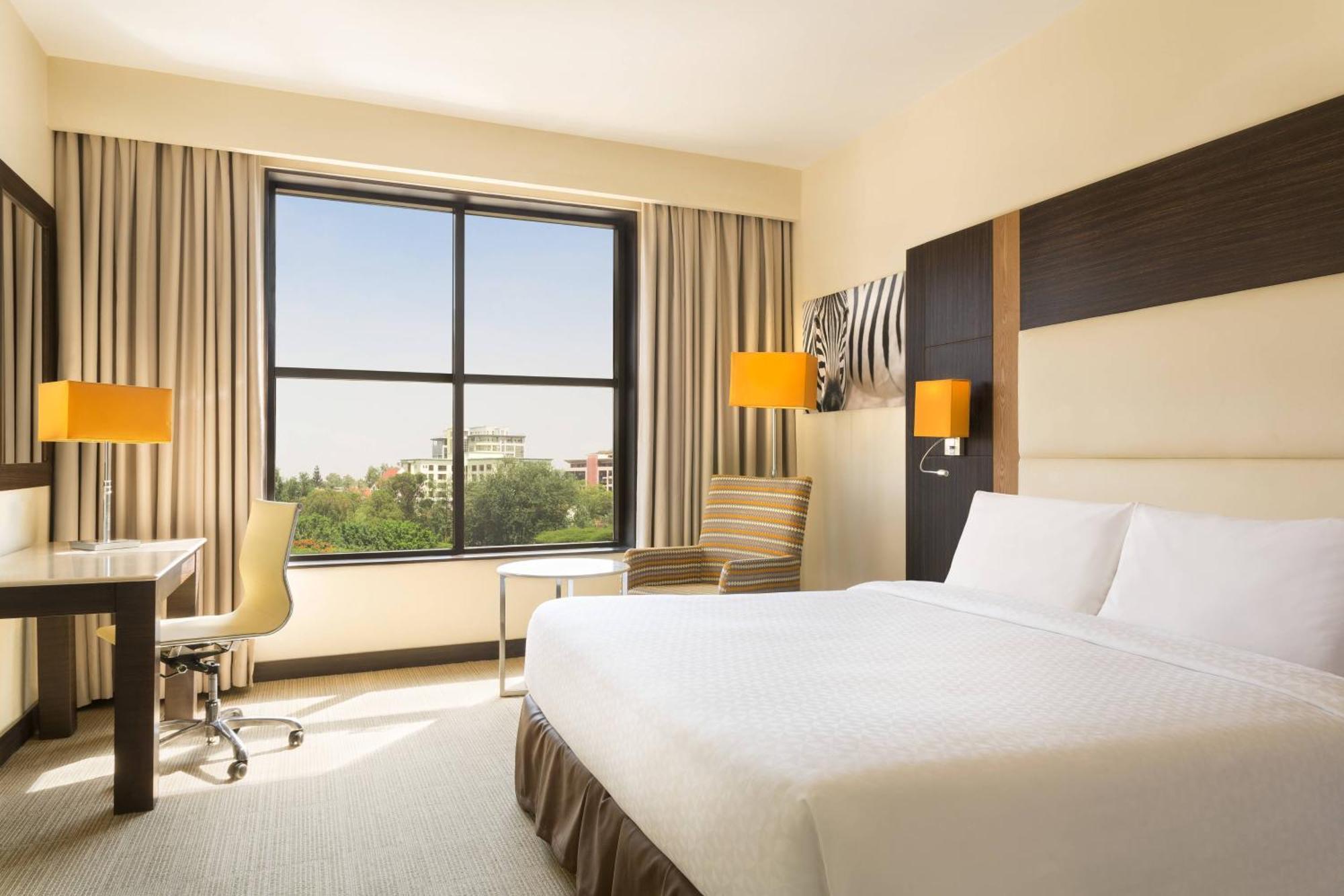 Classic King, Guest room, 1 Queen Murphy