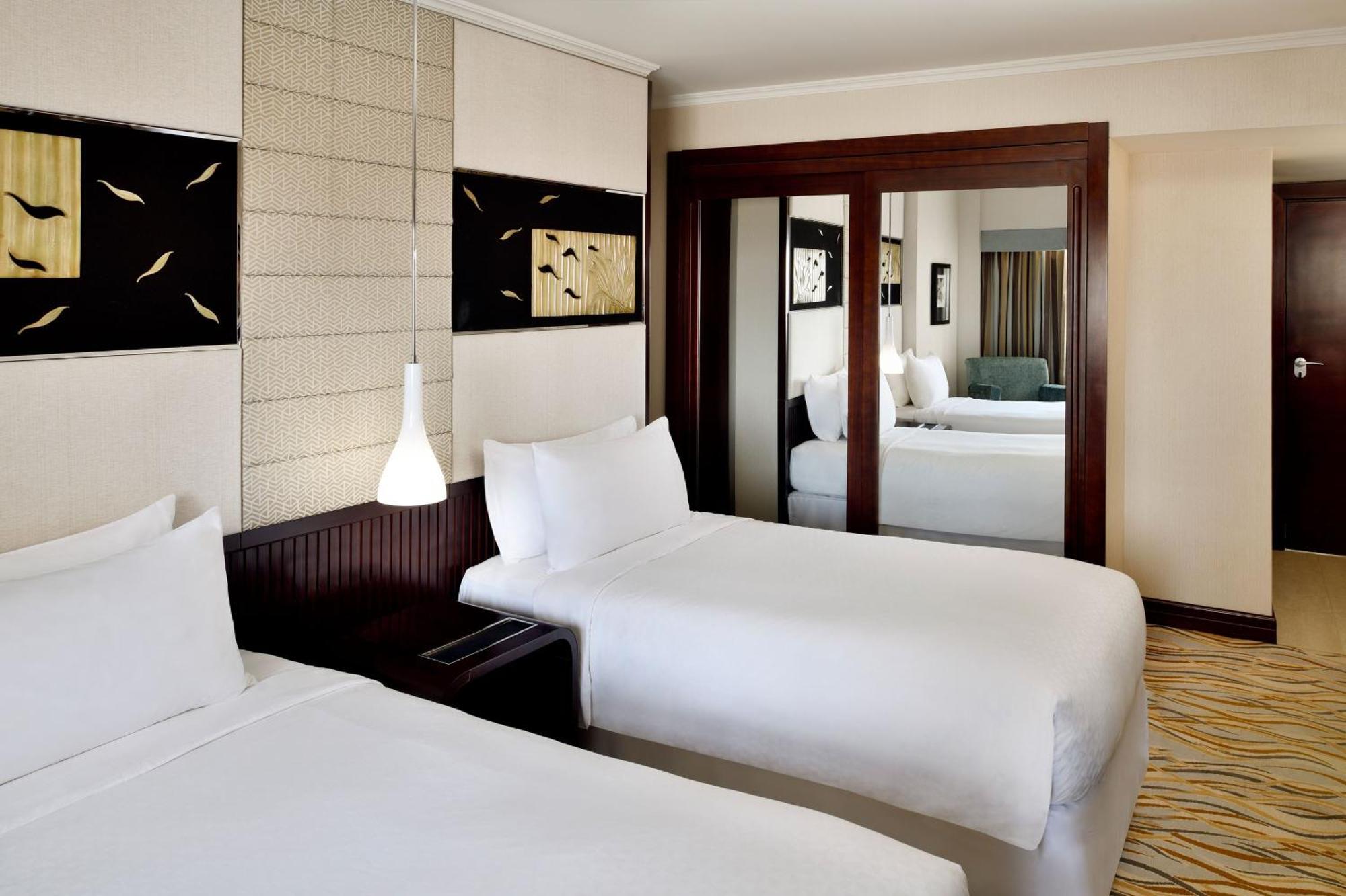 Superior Guest room with Two Twin Beds and City view