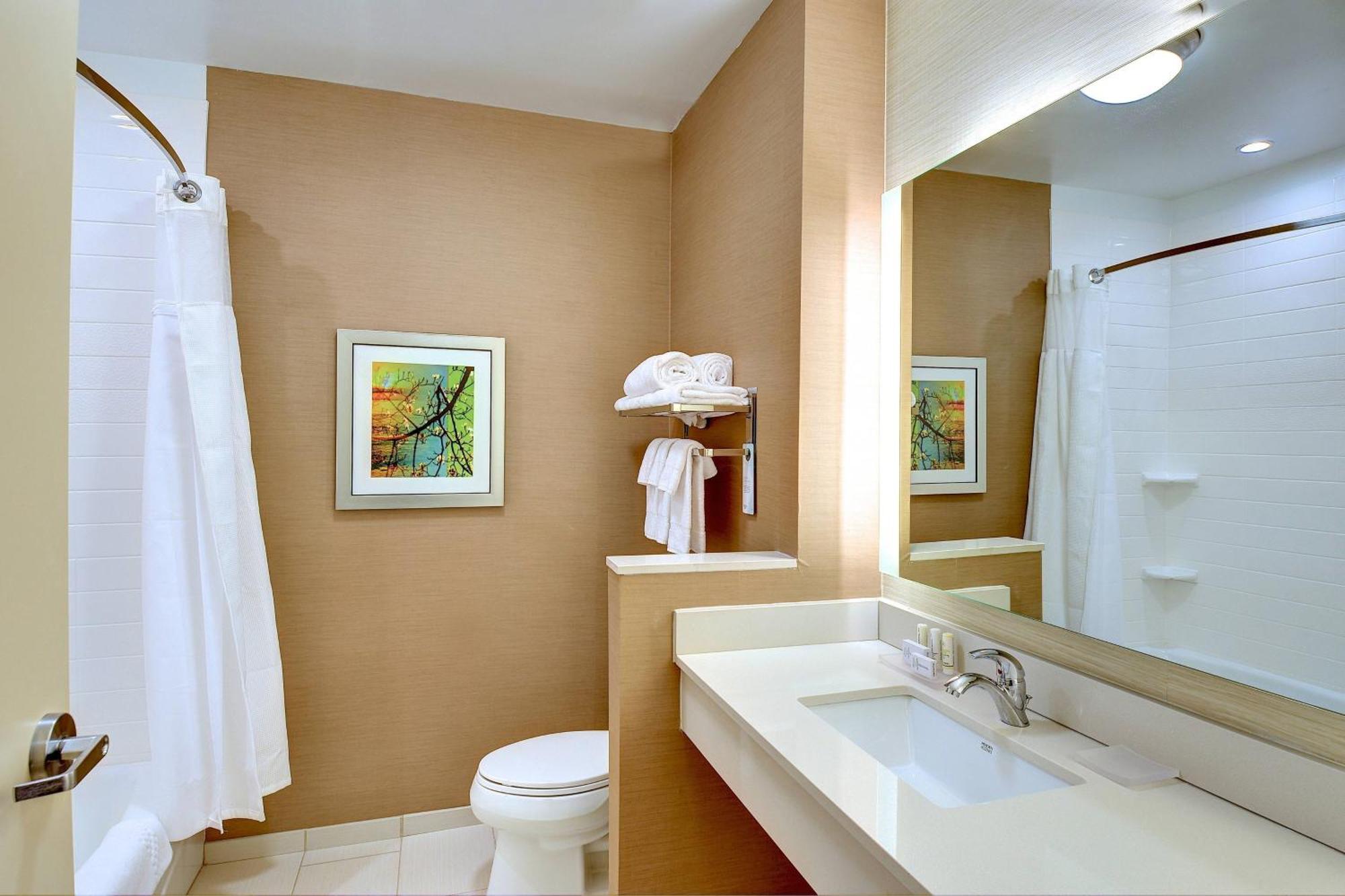 Queen Room with Two Queen Beds and Roll-In Shower - Mobility Access/Hearing Accessible