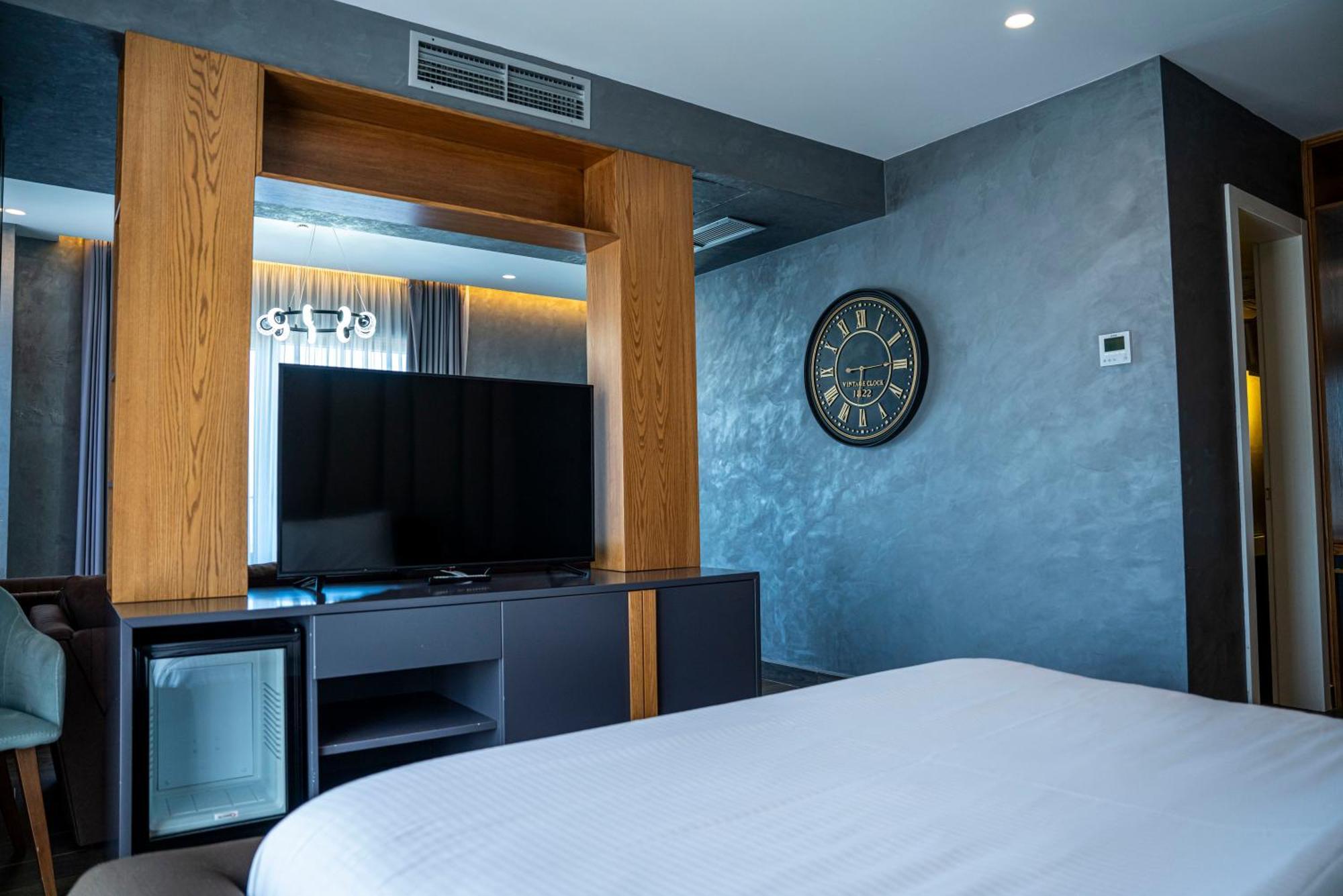 Suite with Hot Tub