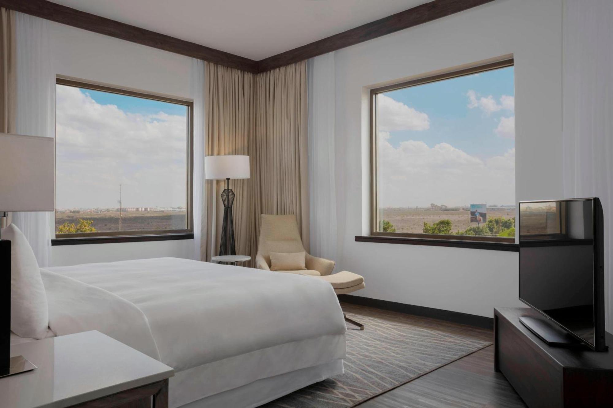 Executive Suite, Executive Suite, 1 King