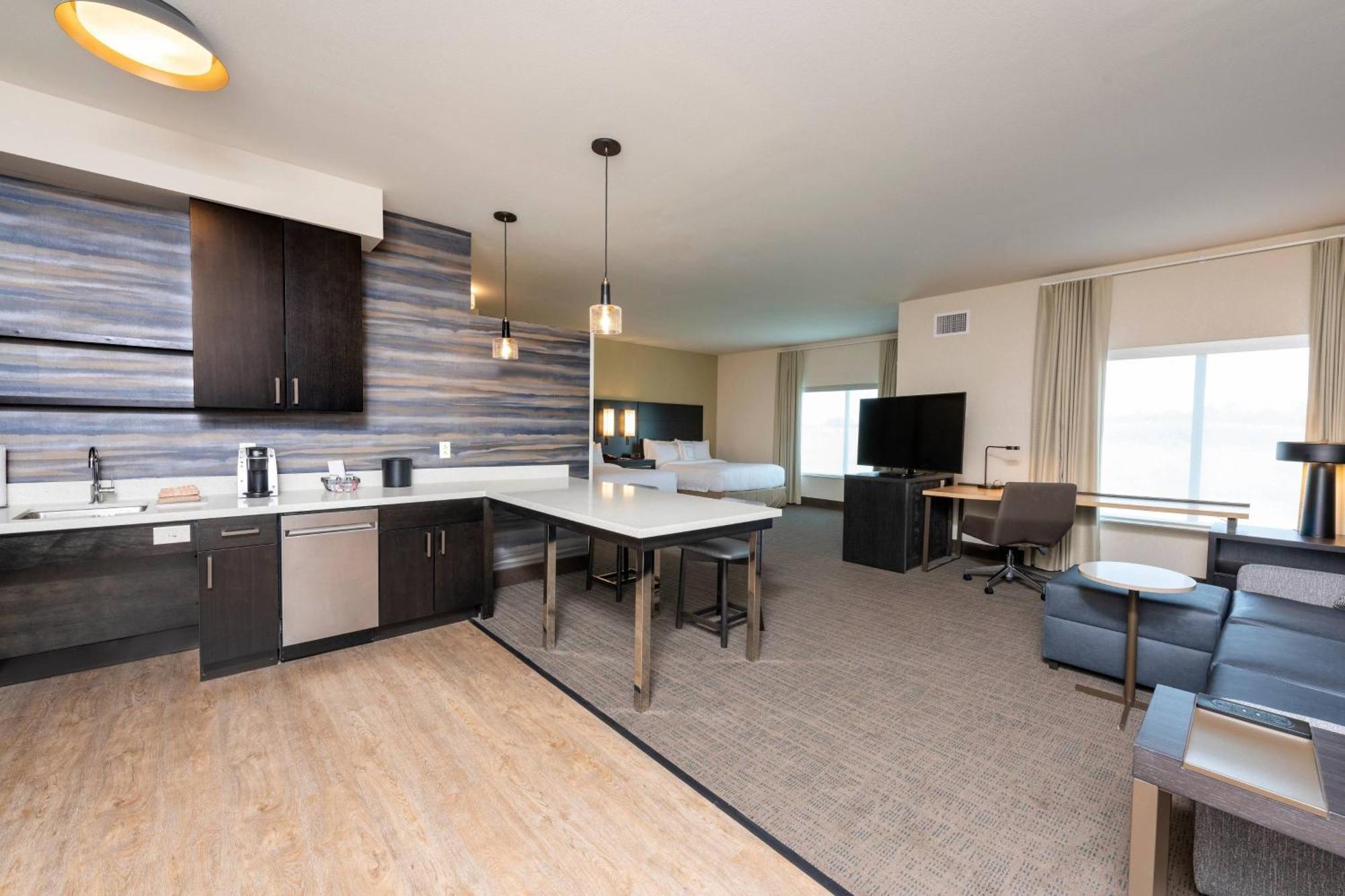 Queen Studio with Sofa Bed and Roll-in Shower - Mobility and Hearing Accessible