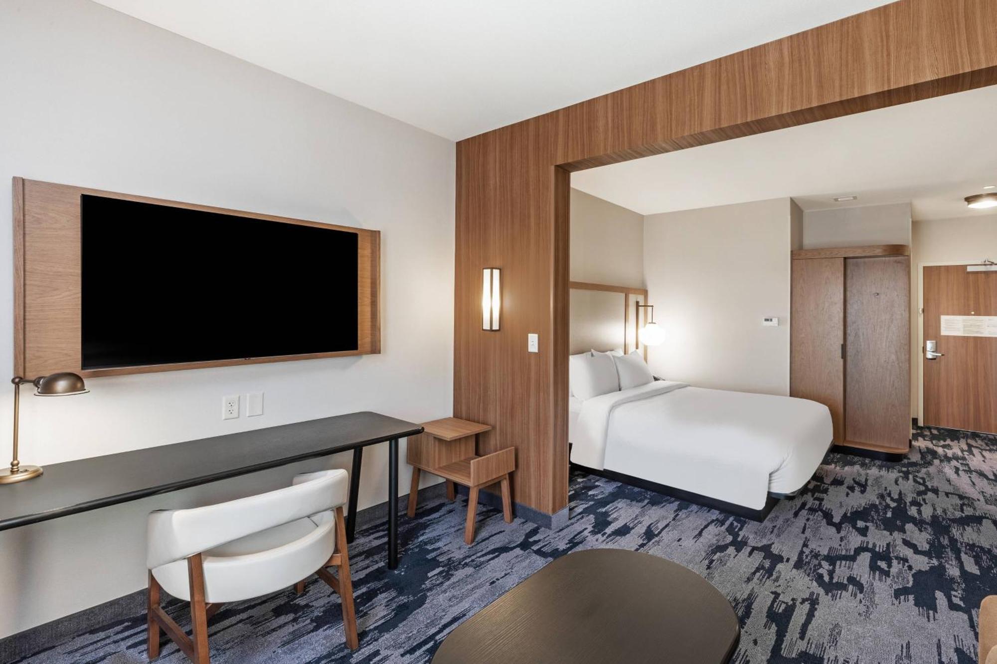 Superior King Room with Sofa Bed - Hearing Accessible