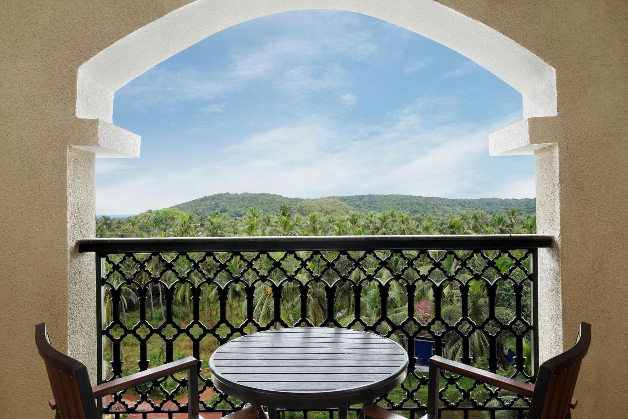 Pool View Twin Patio -Kids’ swim classes + 15% off Food & Beverage - Happy Hours 1+1 on Select Drinks (11:00 AM - 7:00 PM)