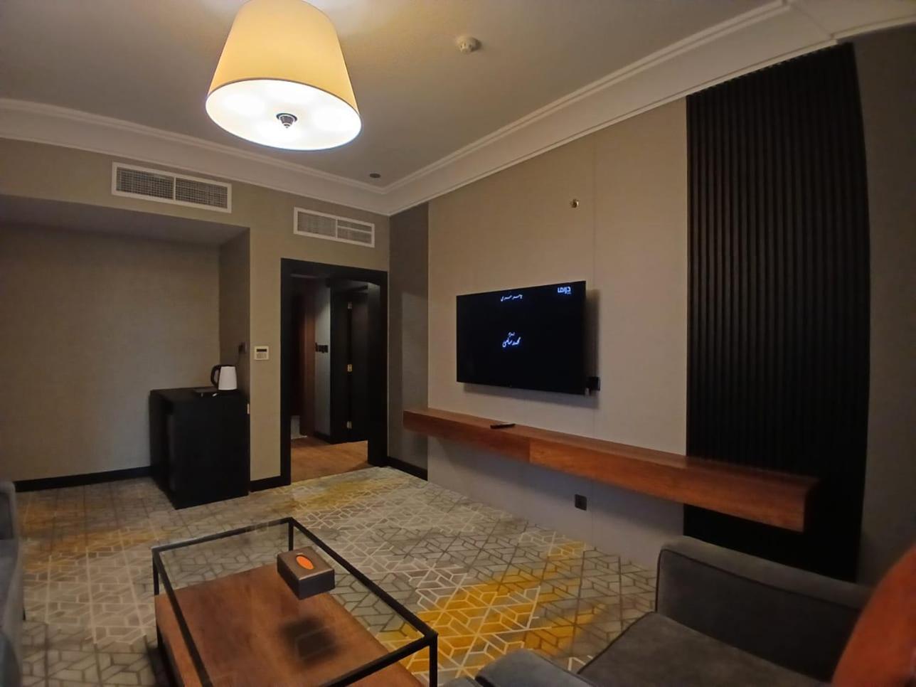 Deluxe King Suite