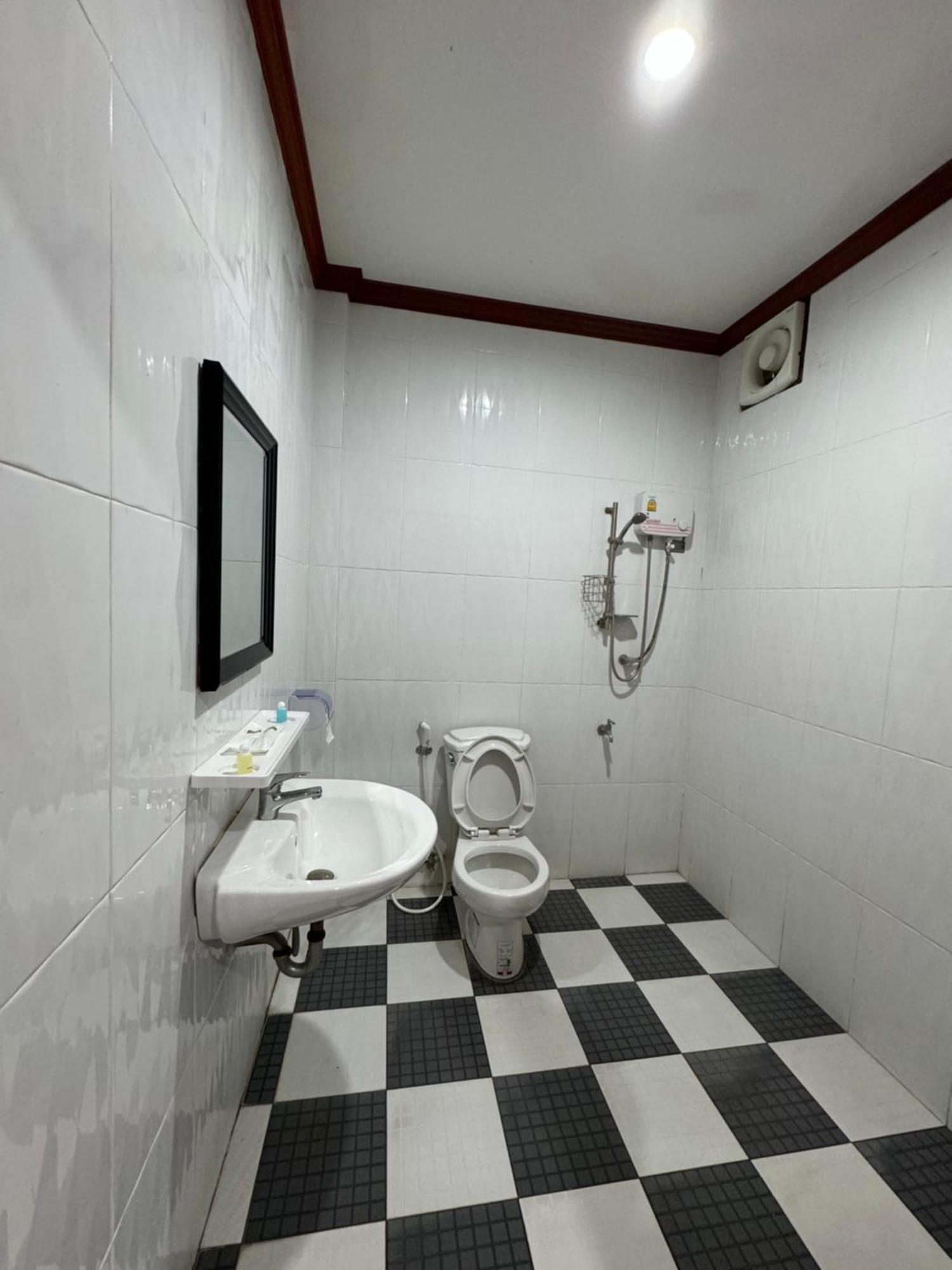 Deluxe Double Room (2 Adults + 1 Child)