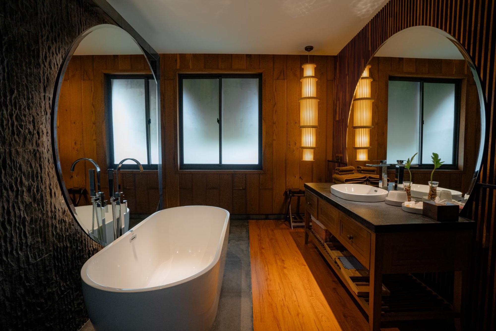 Deluxe Double or Twin Room with Sea View