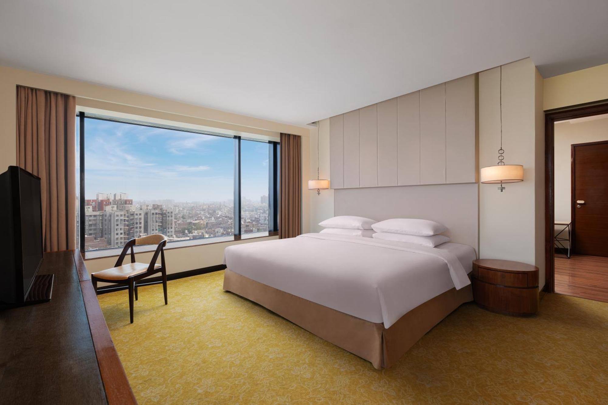 Executive suite with Club Benefits - - 20% Discount of Food & Beverages and Laundry