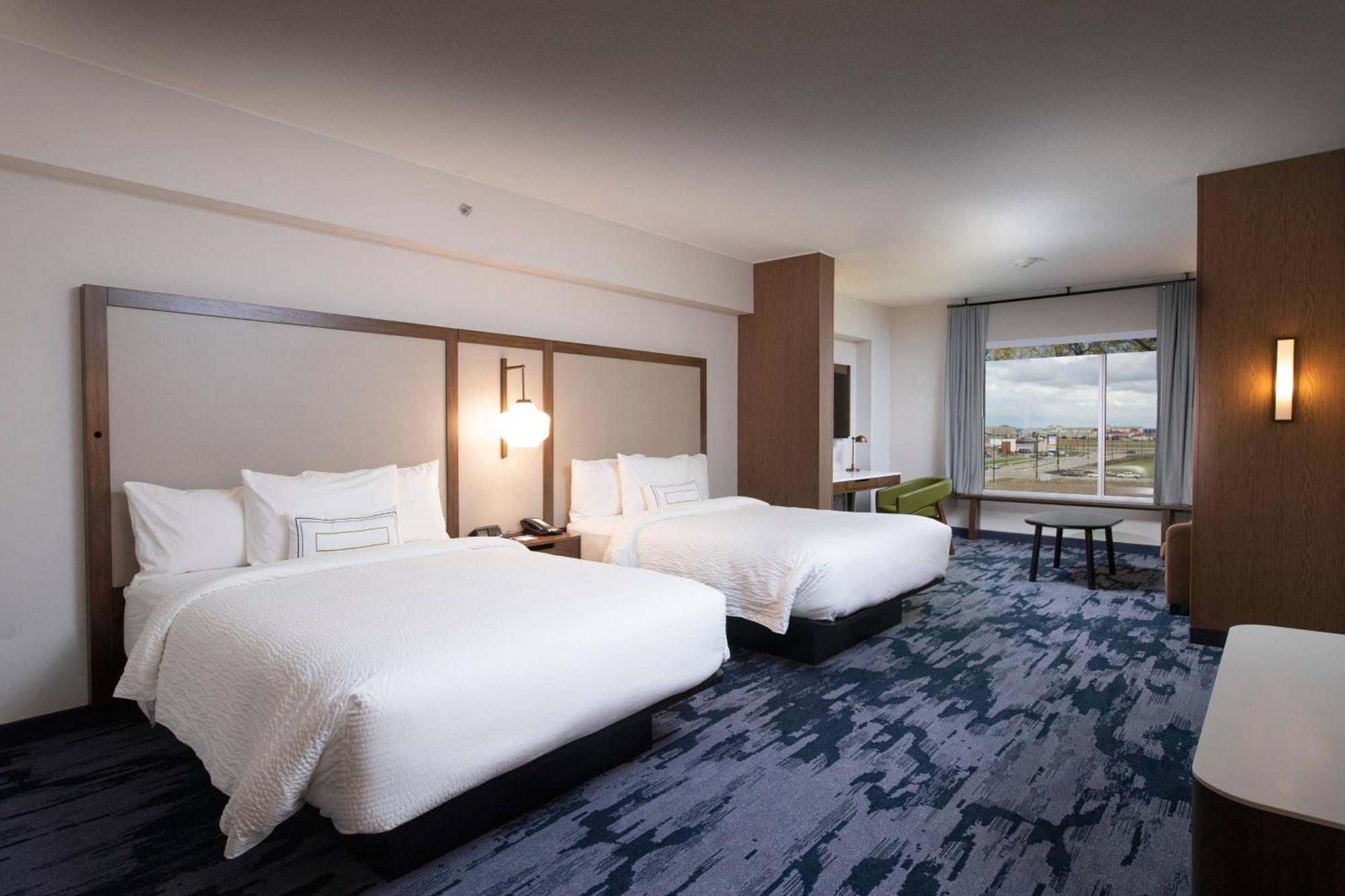 Suite, 2 Queen, Sofa bed