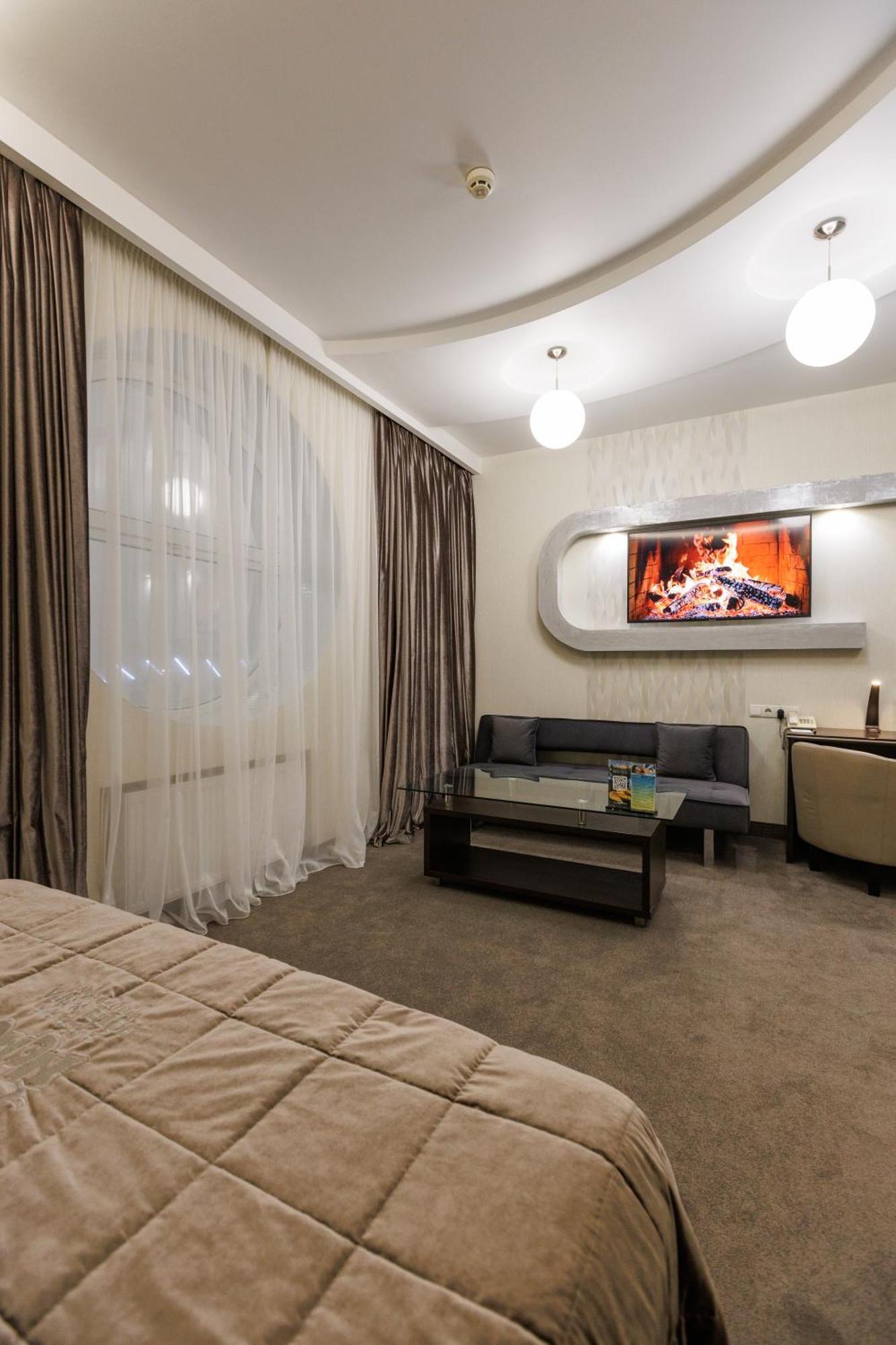 Superior Double Room with a Pool View with Dolphins