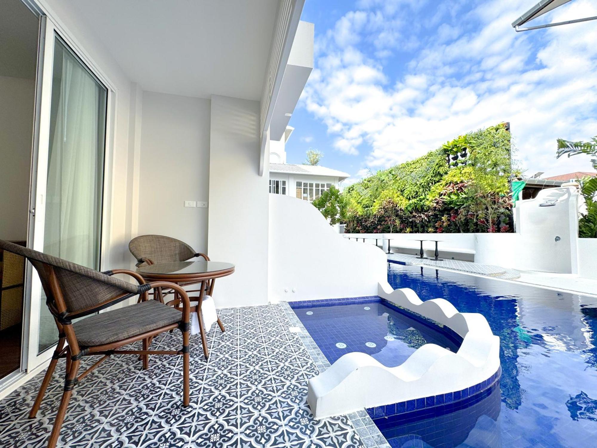 Jacuzzi Pool Access Suite (Adult only)