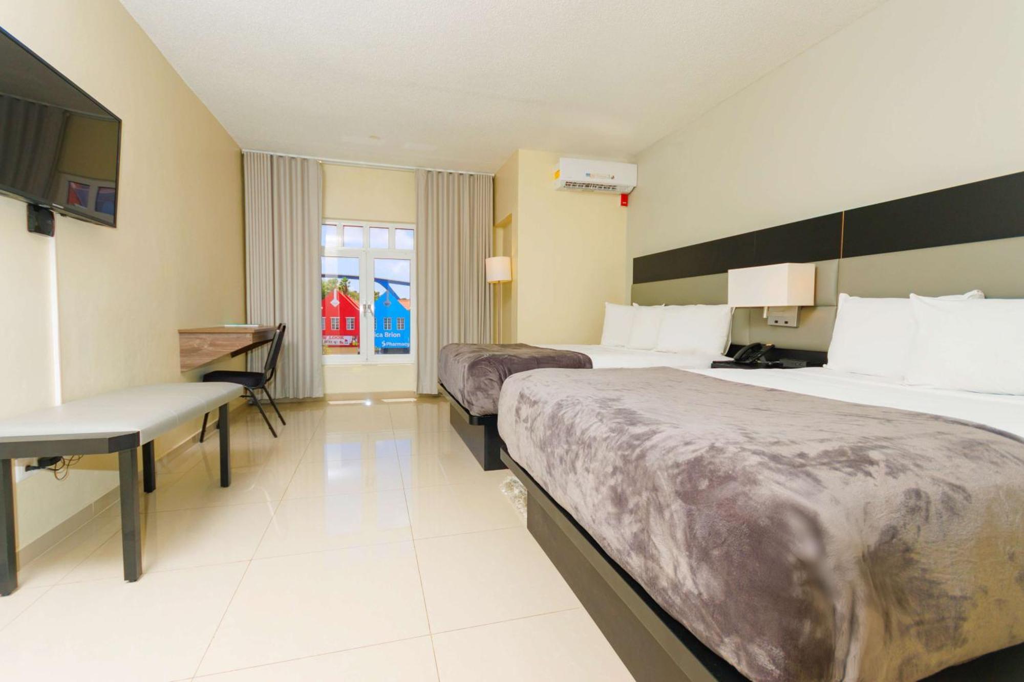 Queen Room with Two Queen Beds and City View - Non-Smoking