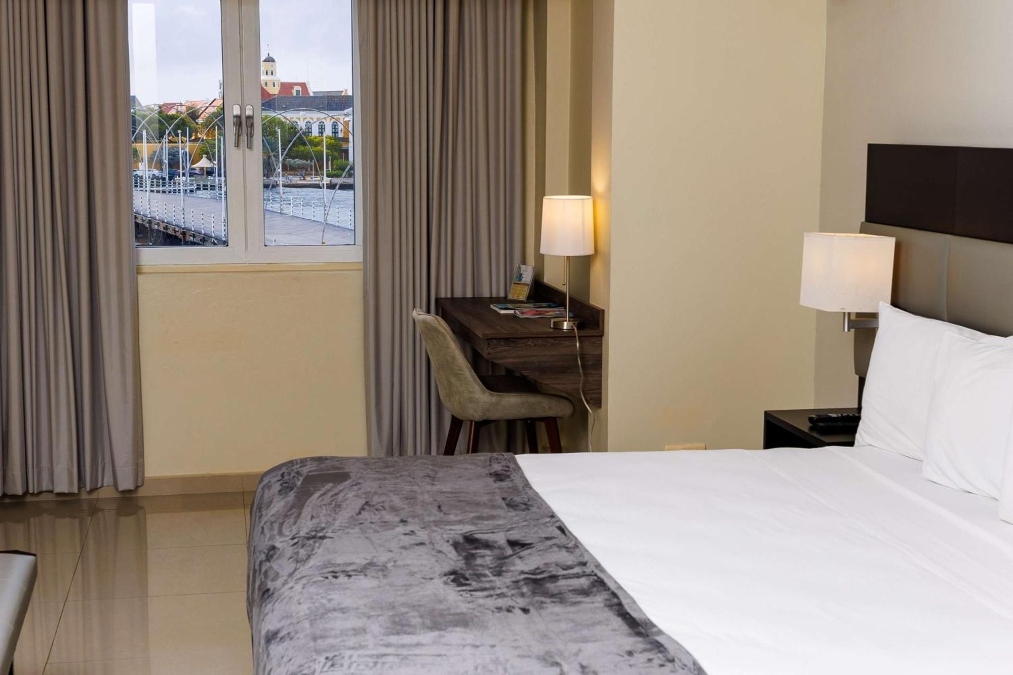 King Room with Harbor View - Non-Smoking