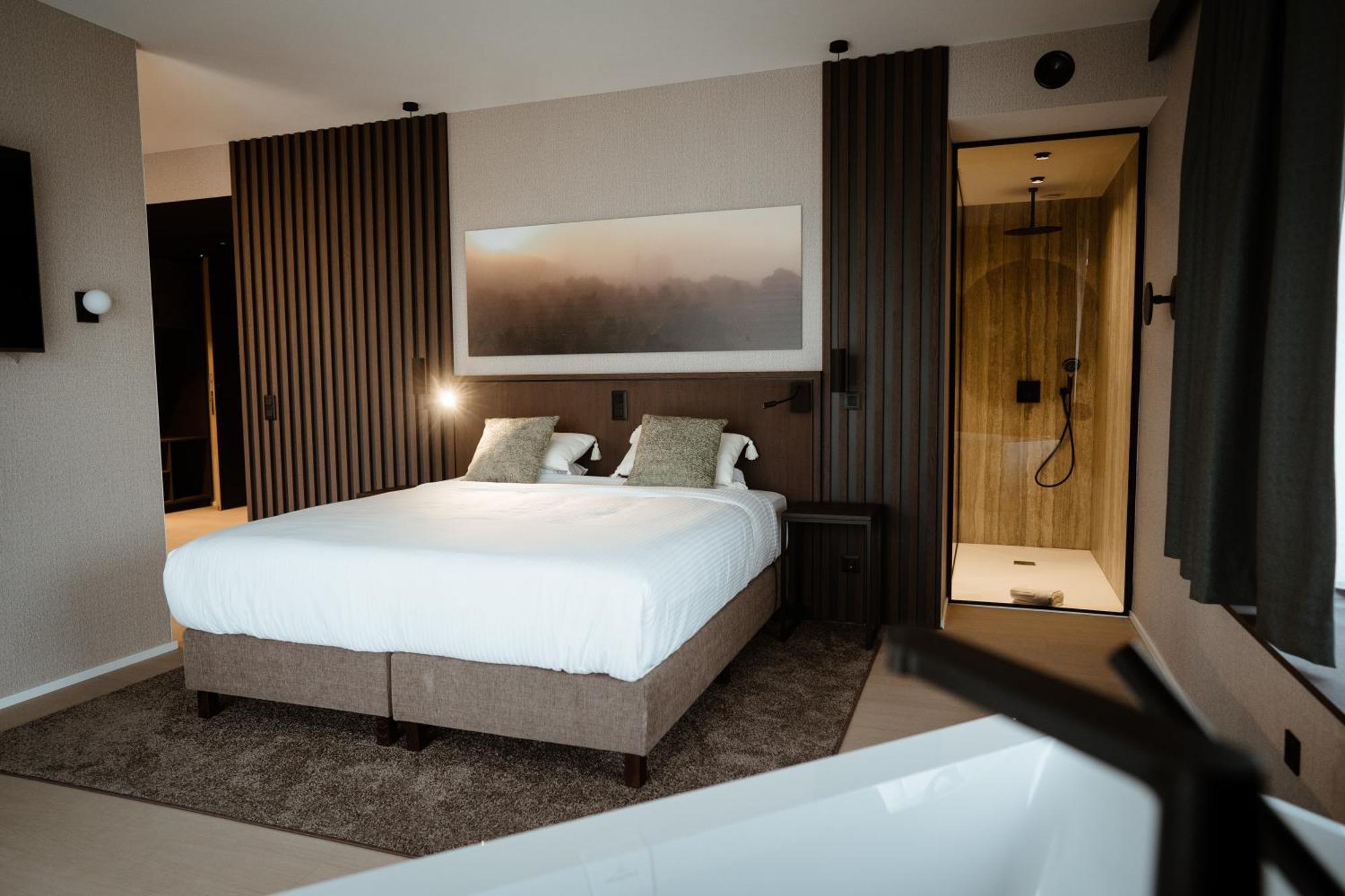 Suite with Hot Tub
