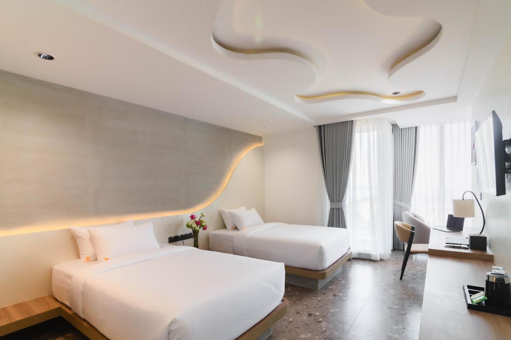 Premier Deluxe Triple Room