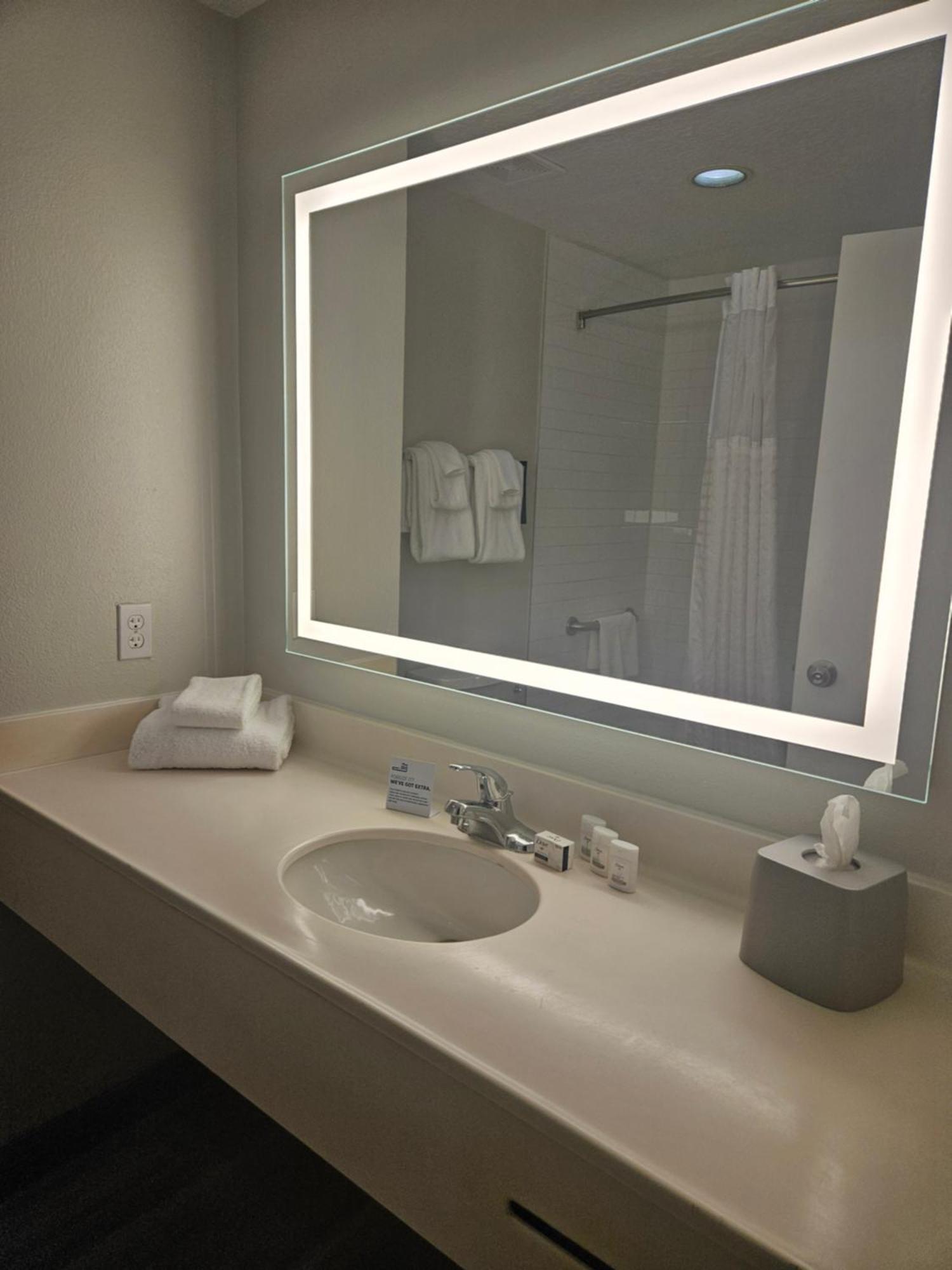 King Suite with Fountain View