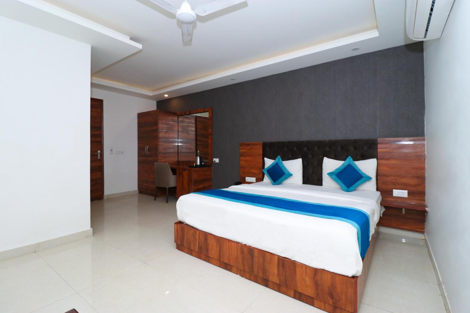 Standard King Room