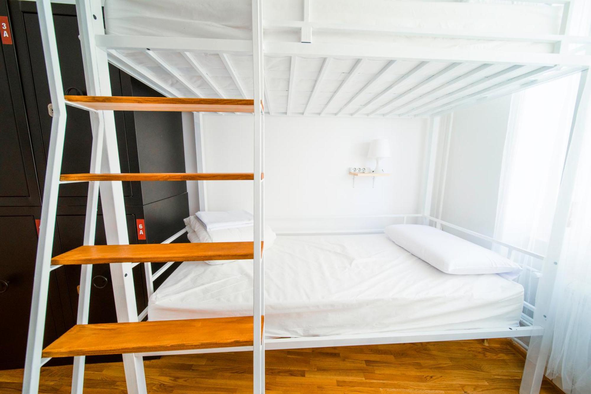 Single Bed in Mixed Dormitory Room