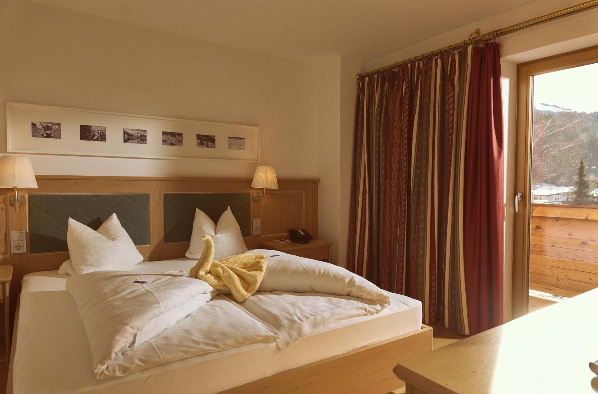 Double Room with Shower or Bathtub and Garden View