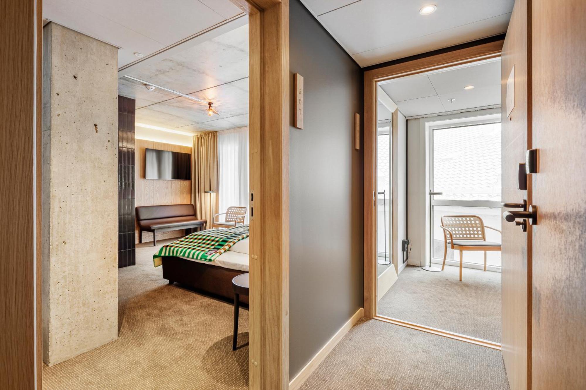 Corner Suite