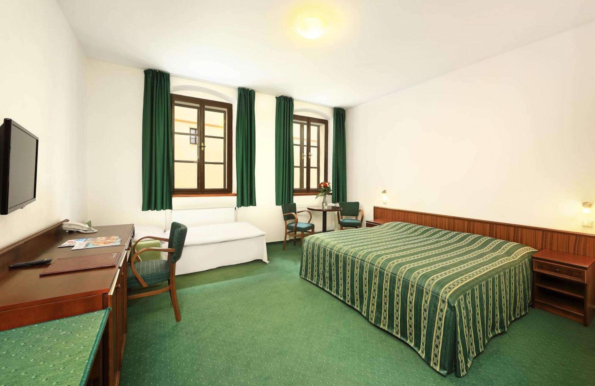 Triple Room with City View