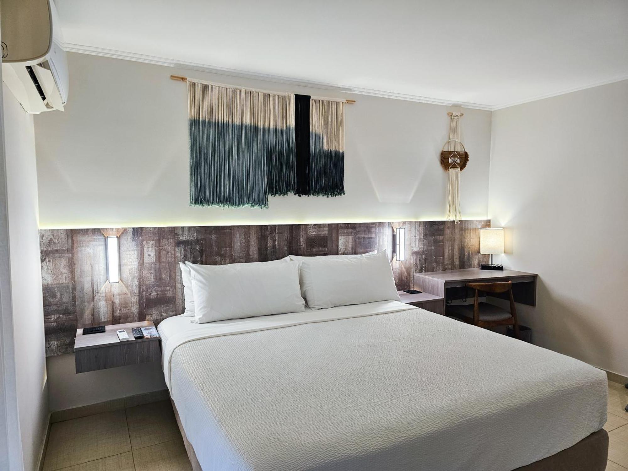 King Room with Sofa and Pool View - Adults Only/Non-Smoking