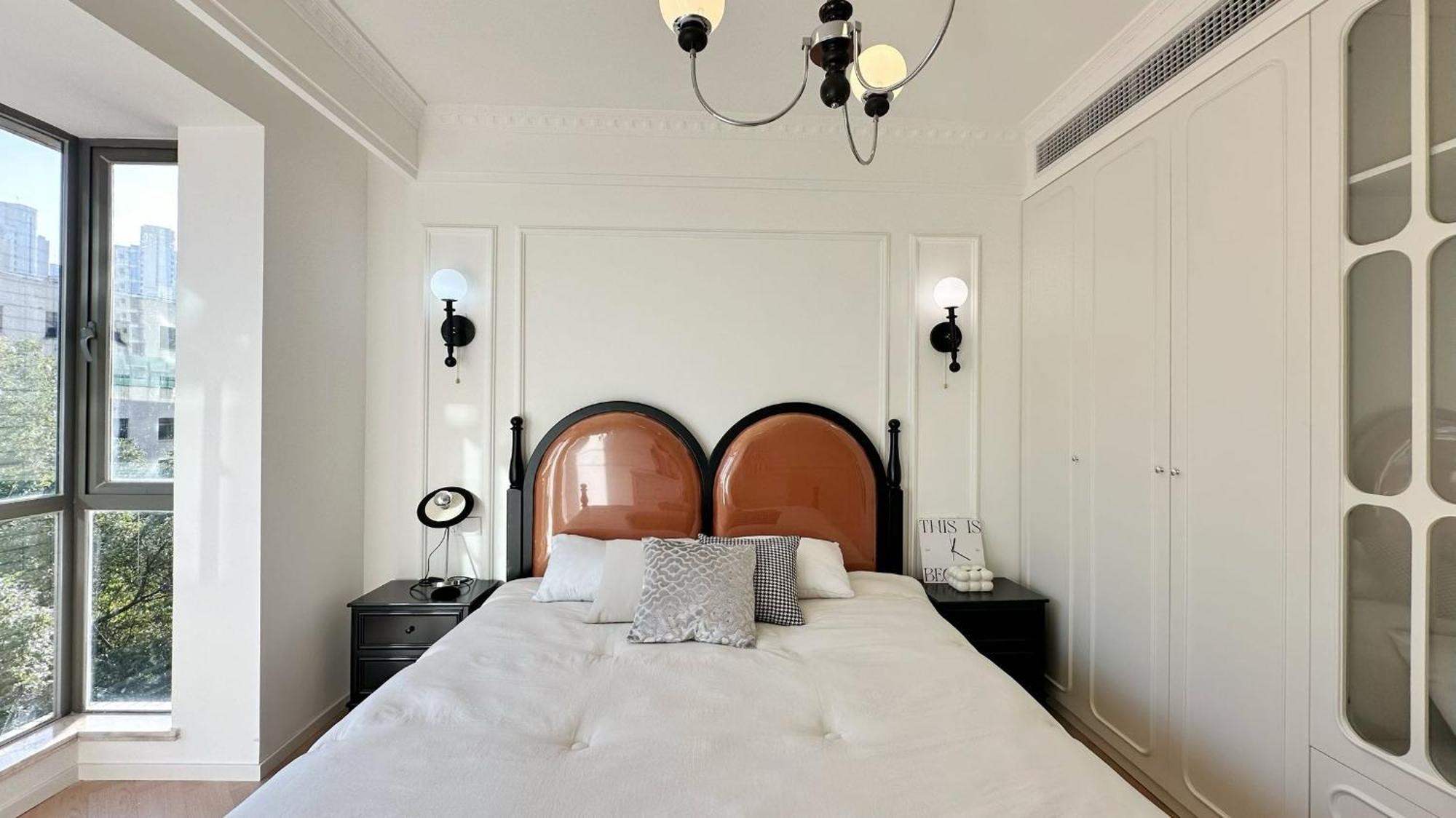 Three-Bedroom Premium Apartment with Balcony