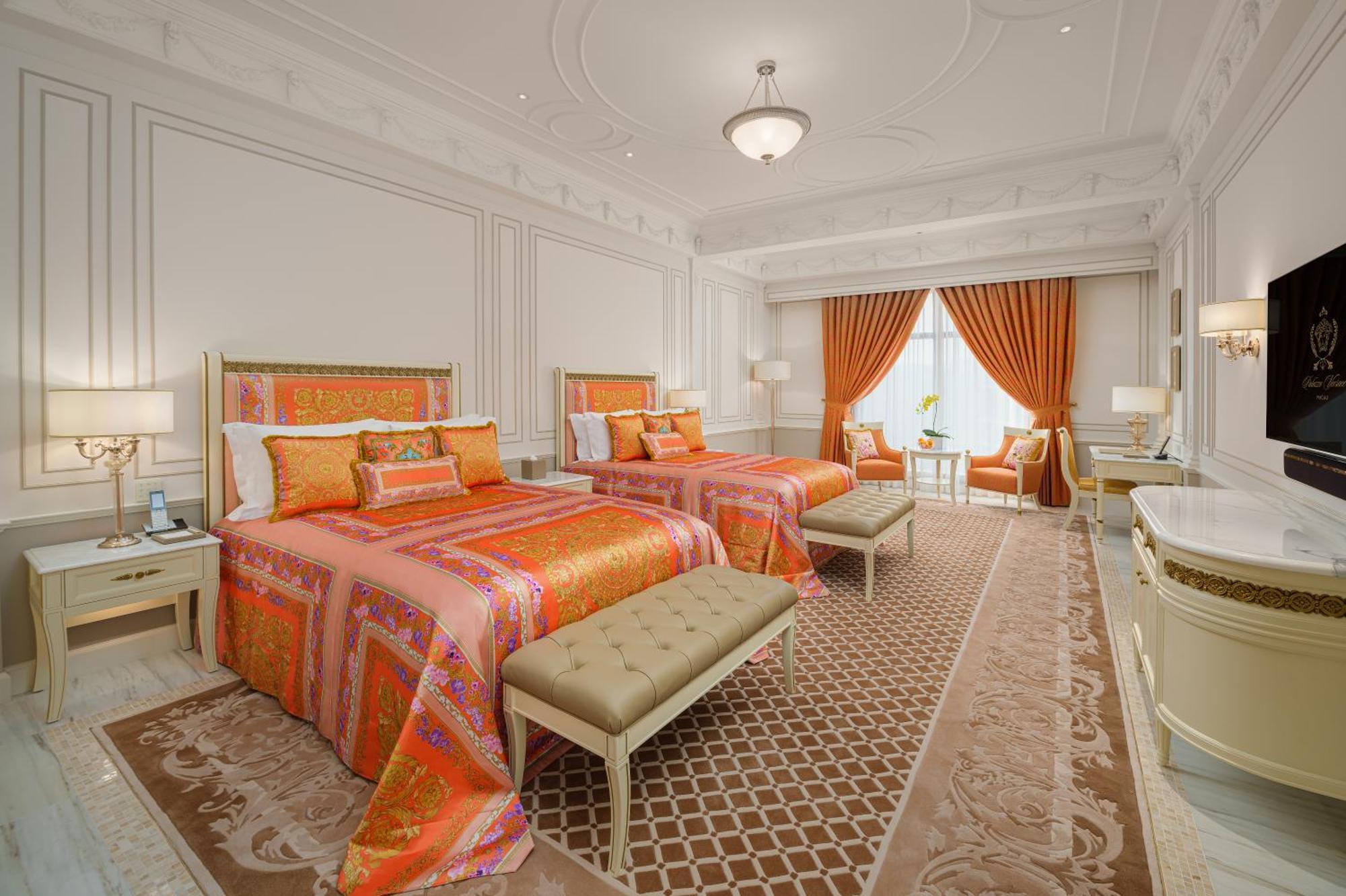 Premier Versace Queen (Garden View)