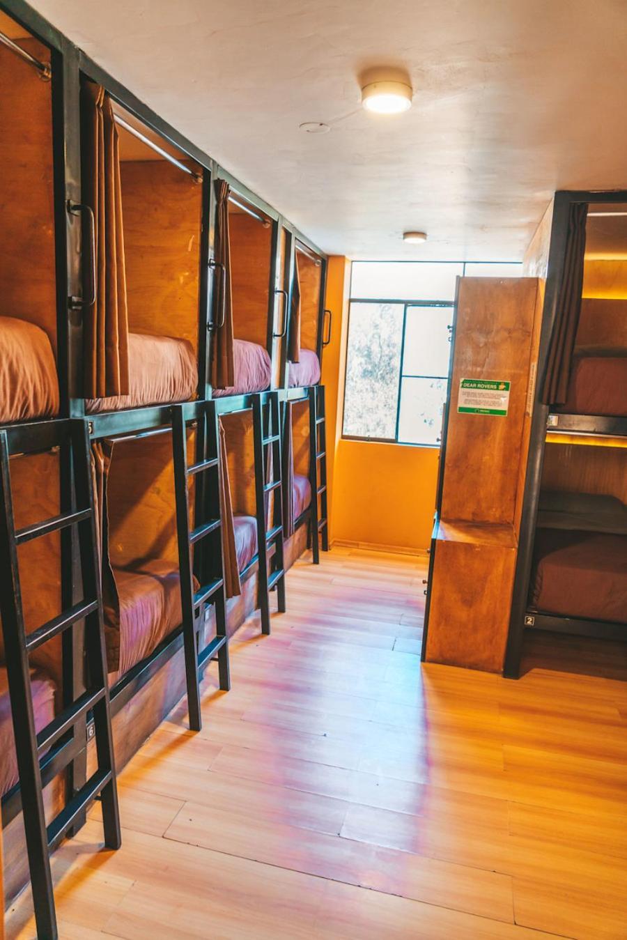 Deluxe Pod-Style 14-Bed Dormitory Room with Private Bathroom