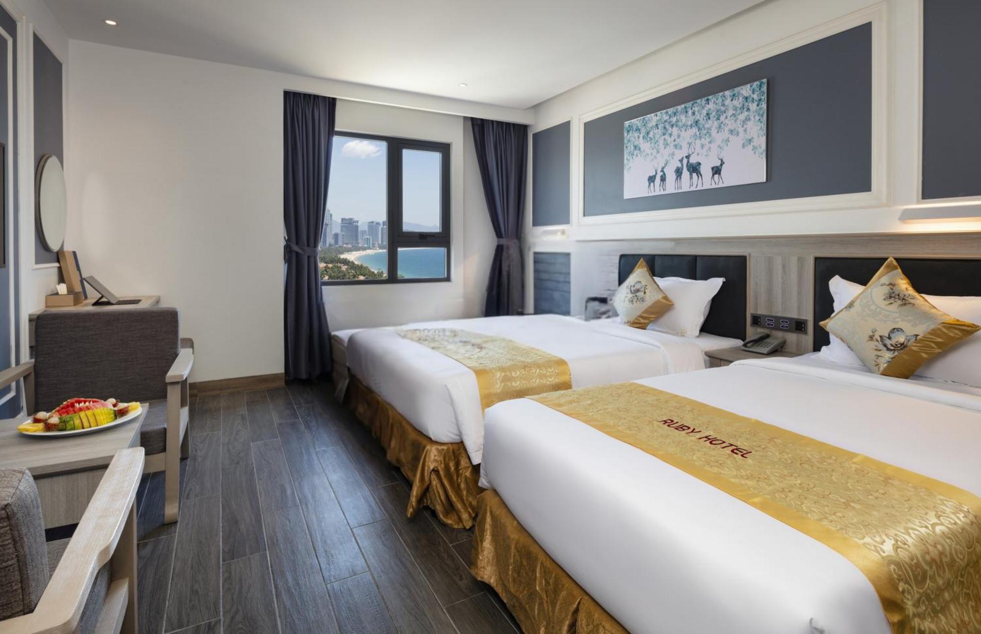 Deluxe Double or Twin Room with City View