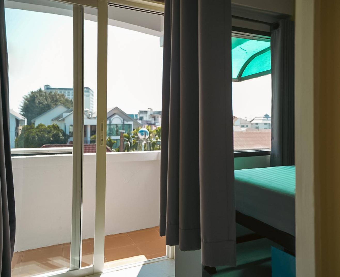 6-Bed Mixed Dormitory Room