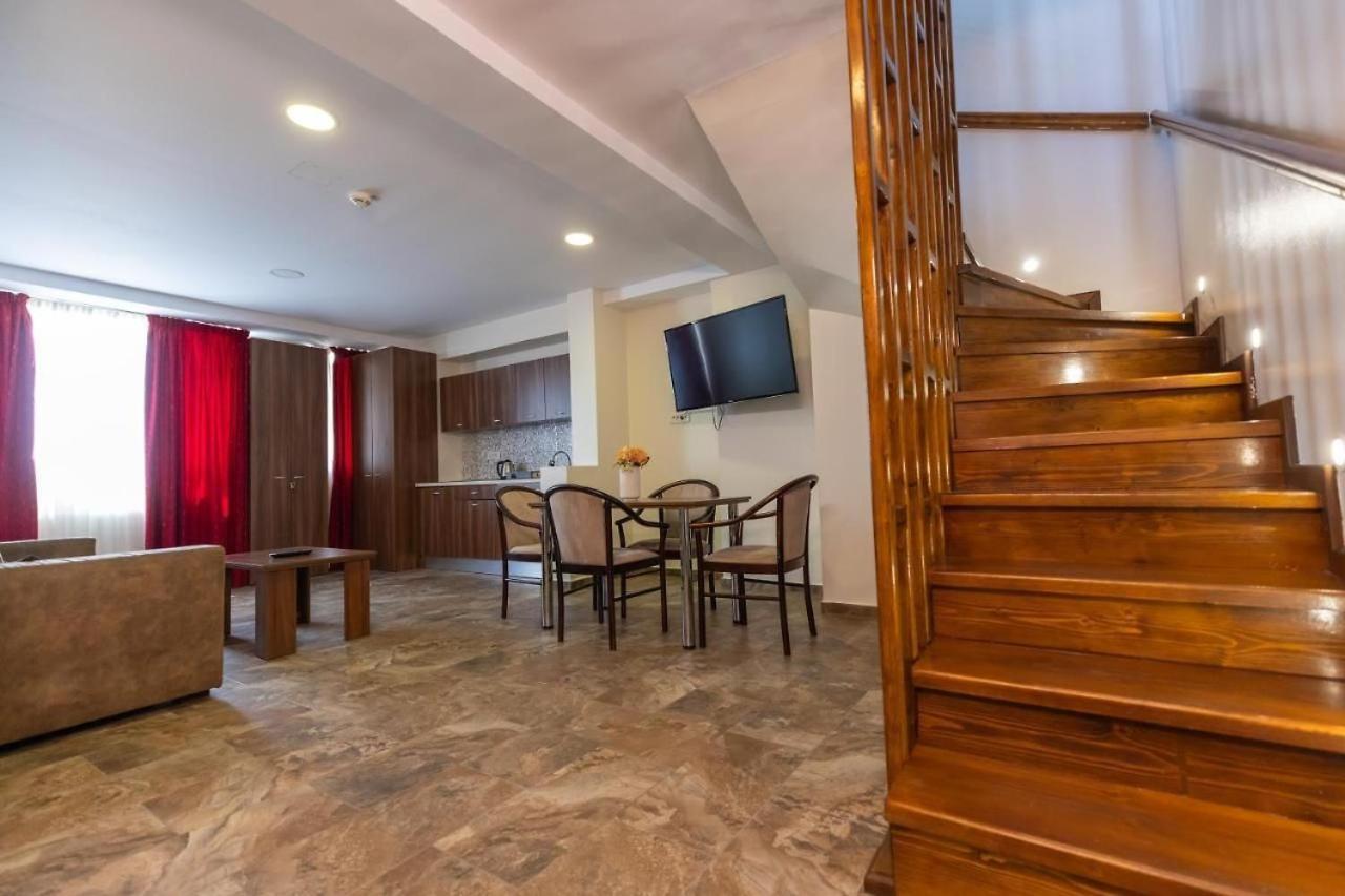 Economy Twin Room with Shared Bathroom