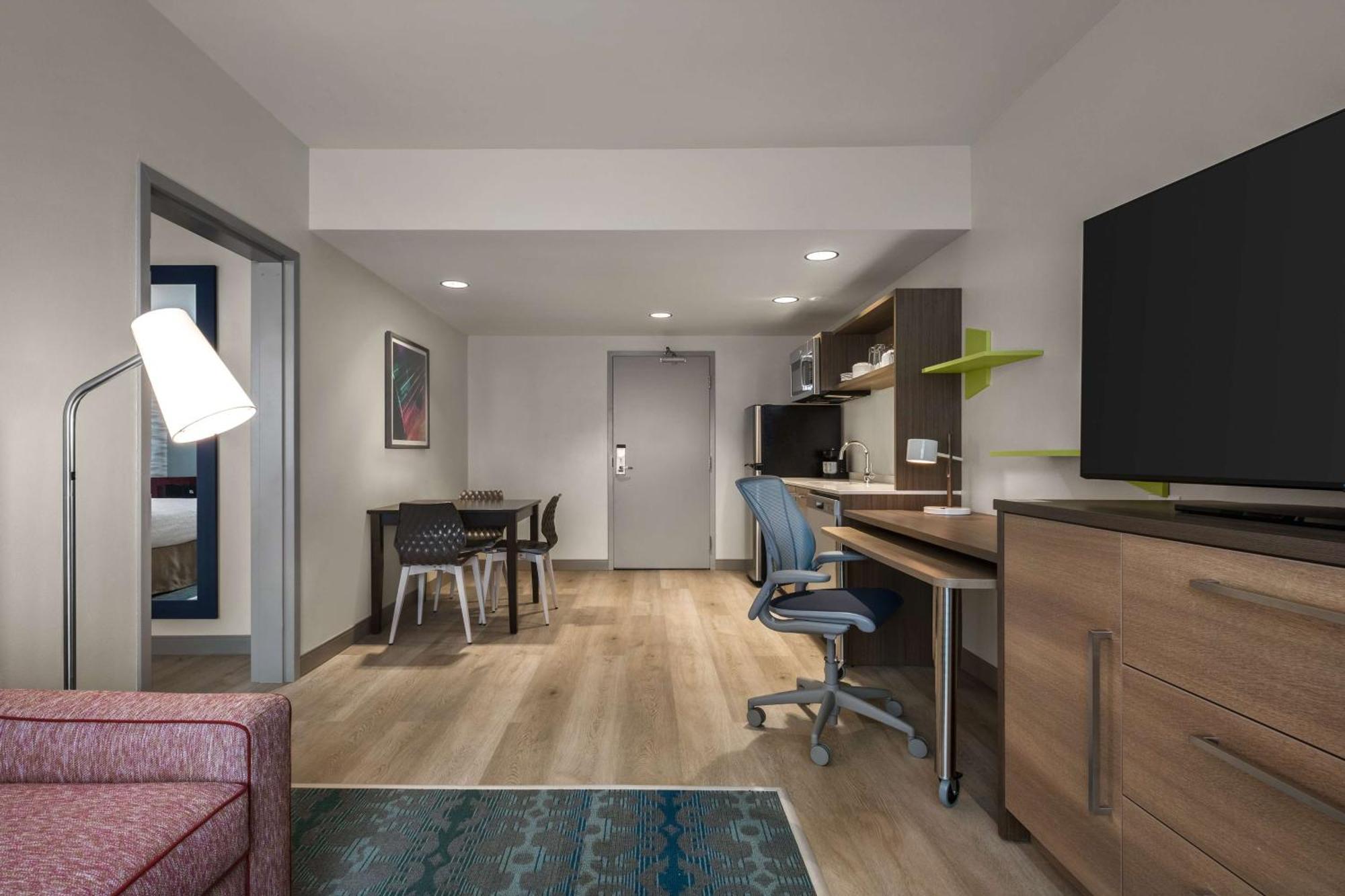 One-Bedroom King Suite