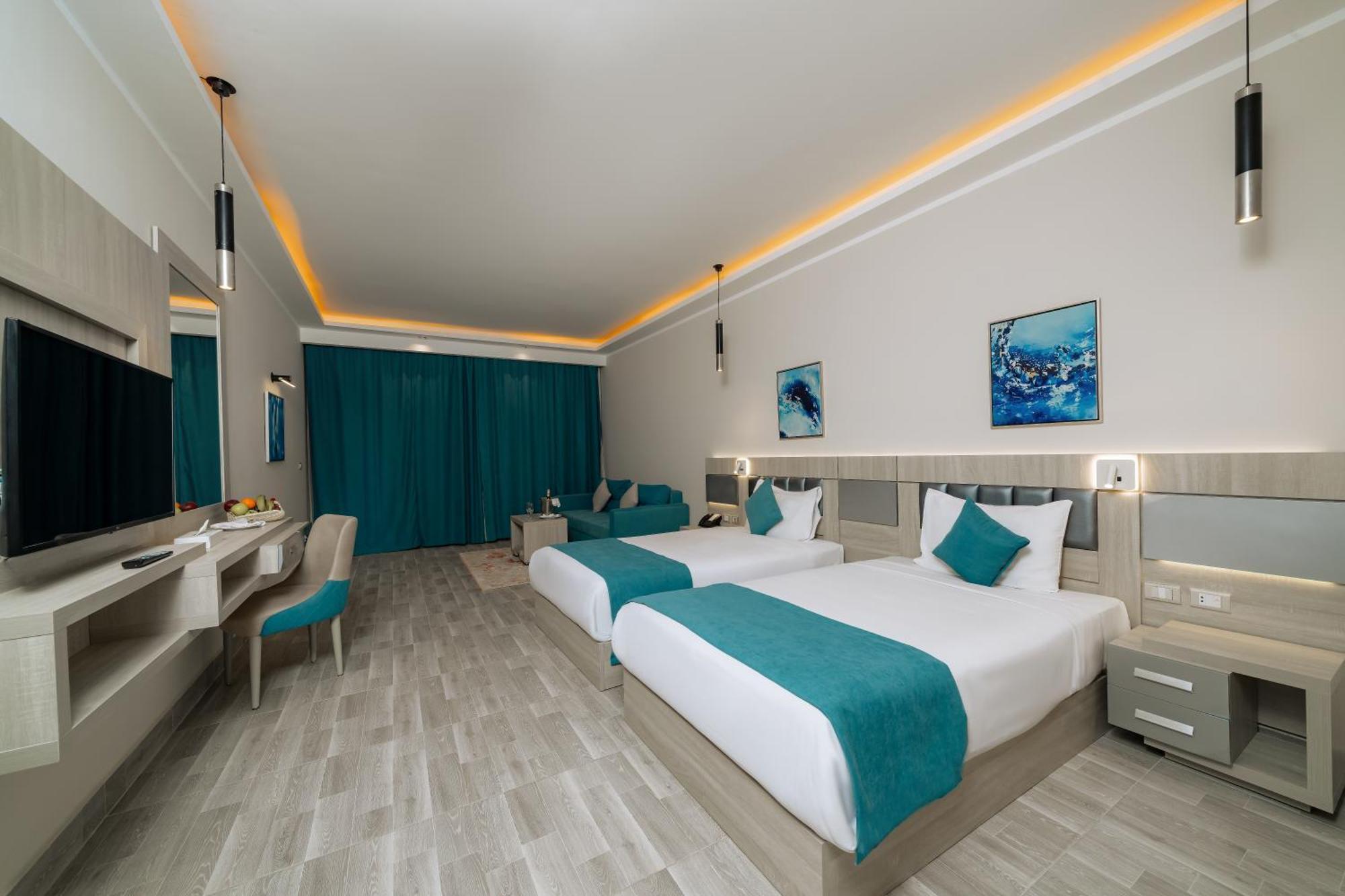 Double or Twin Room with Sea View