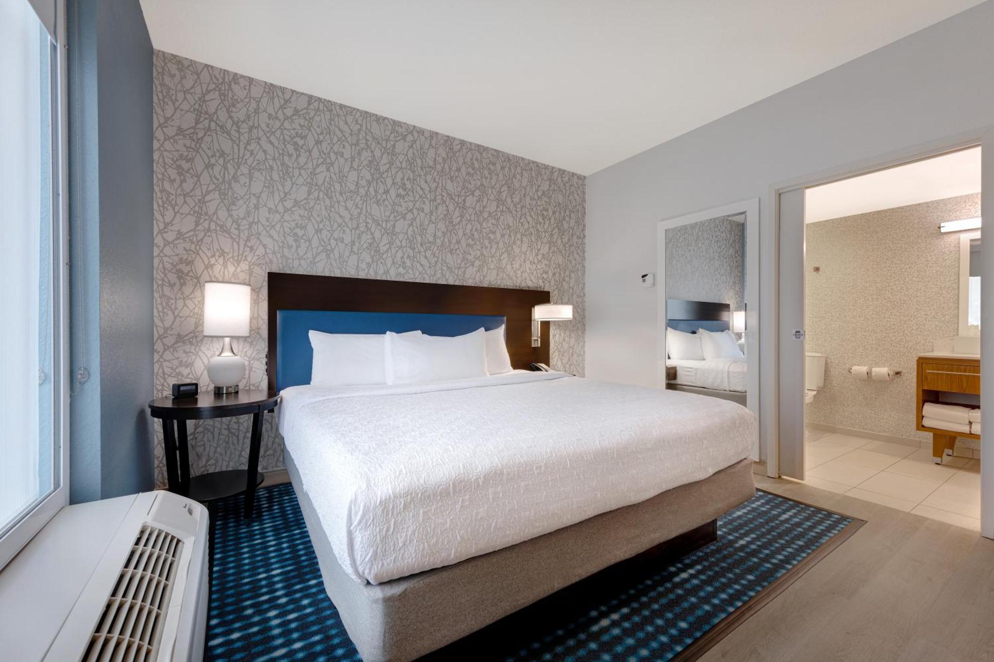 One-Bedroom King Suite - Hearing Accessible