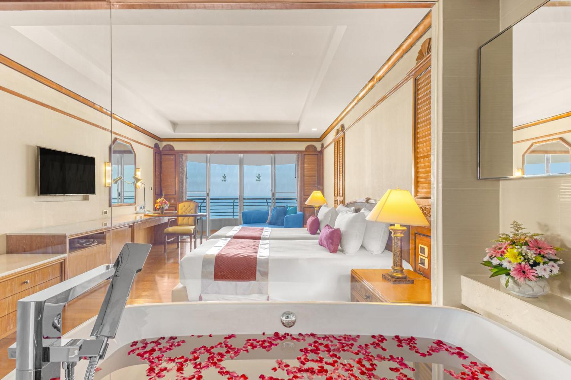 Regency Suite Thai Elegance (2 Bedrooms)