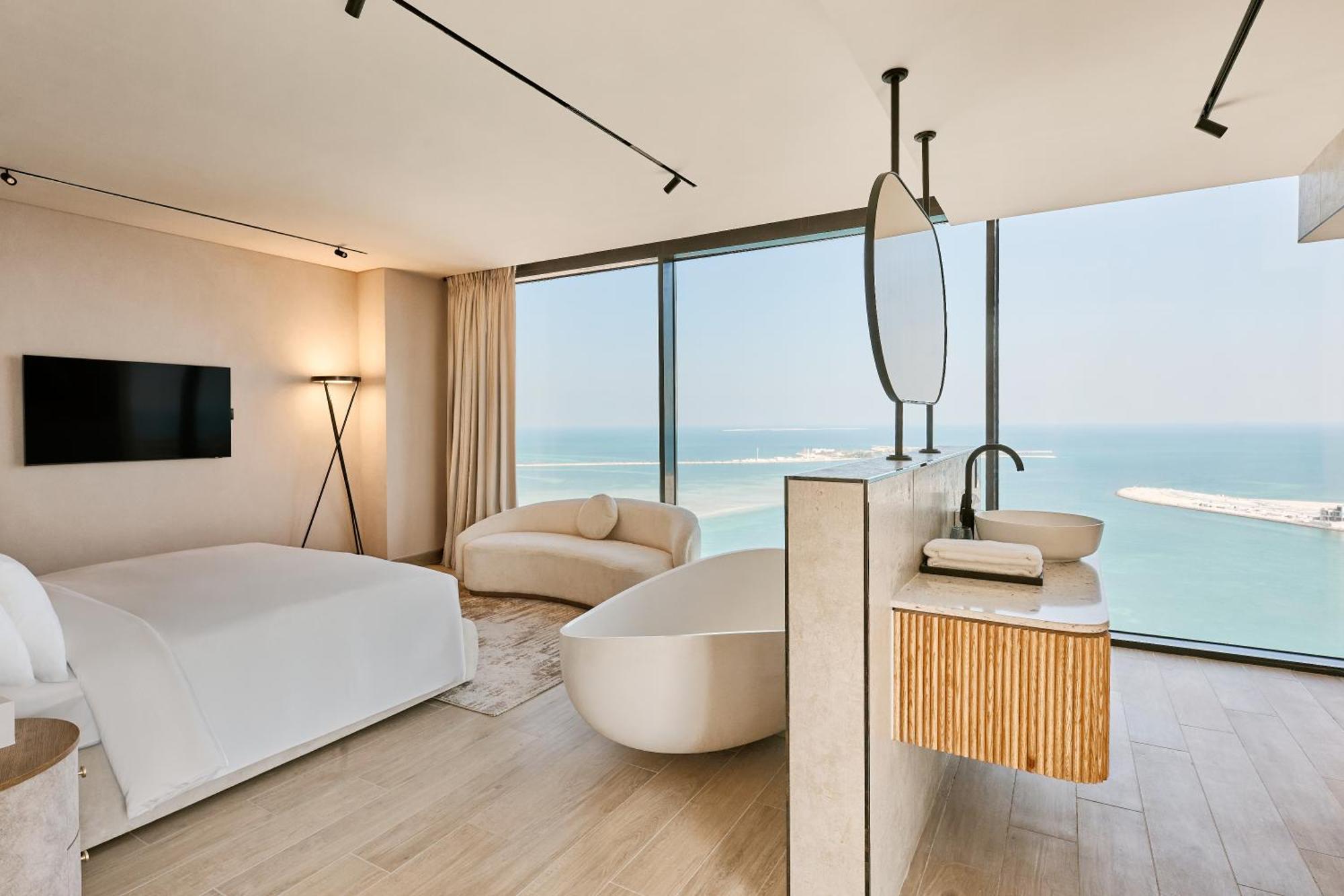 Skyline Penthouse Suite with Sea View