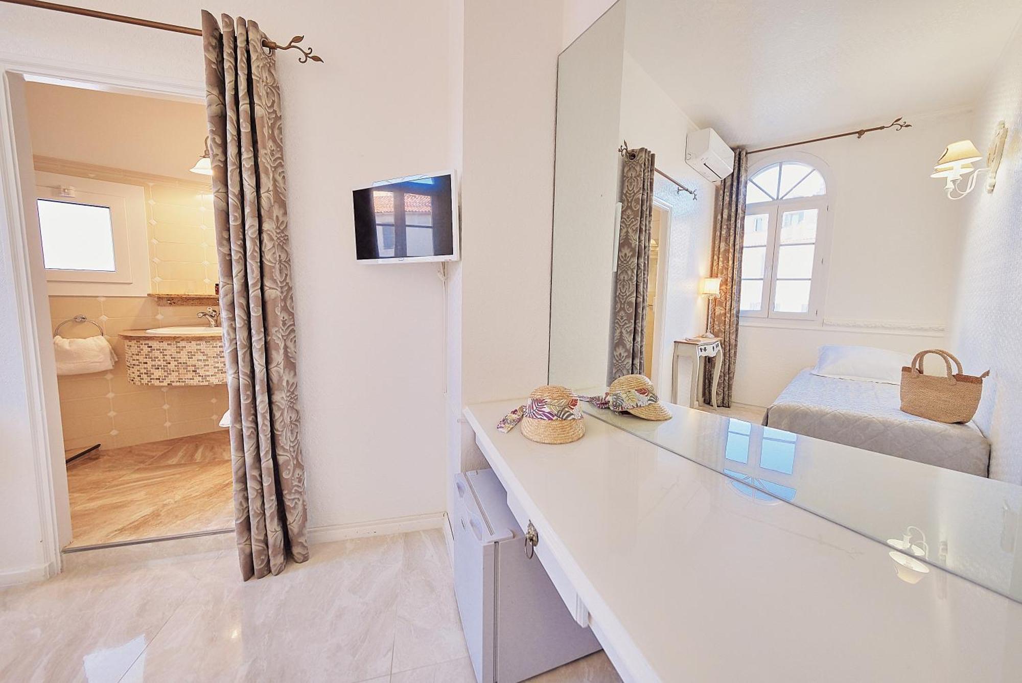 Single Room with Bathroom