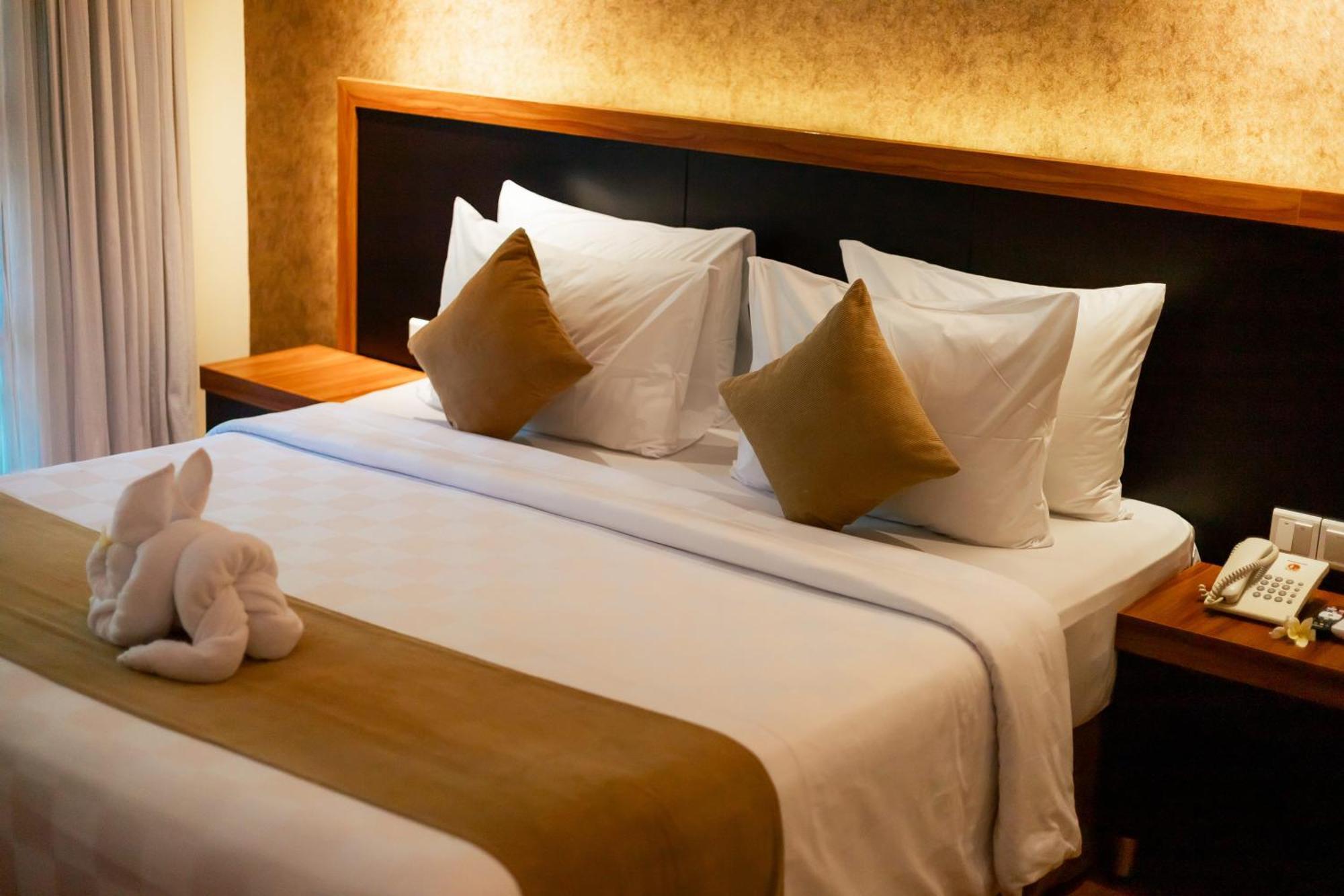 Premier Double or Twin Room - Poolside